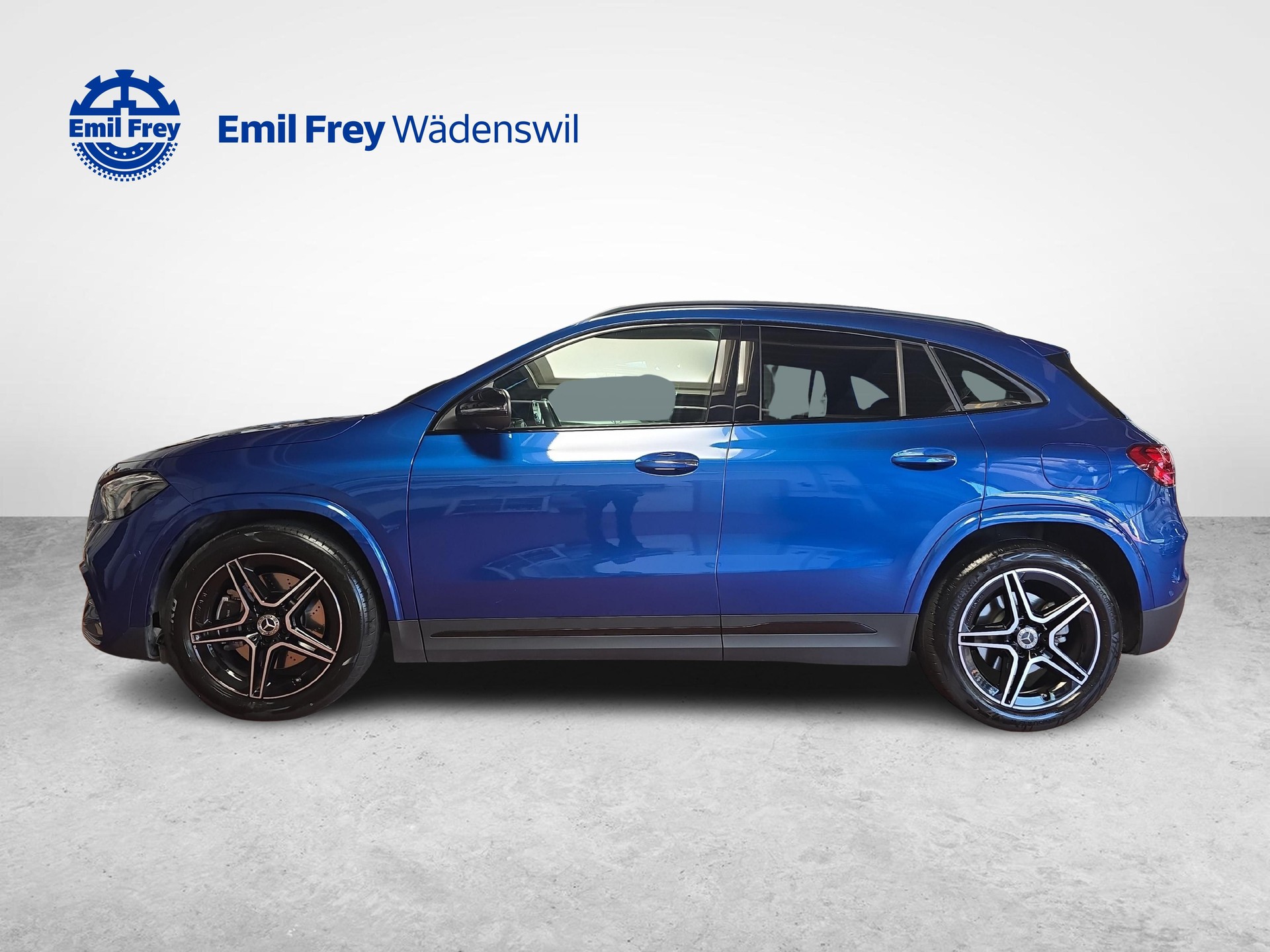 MERCEDES-BENZ GLA 250 4MATIC AMG Line-showroom-element-1