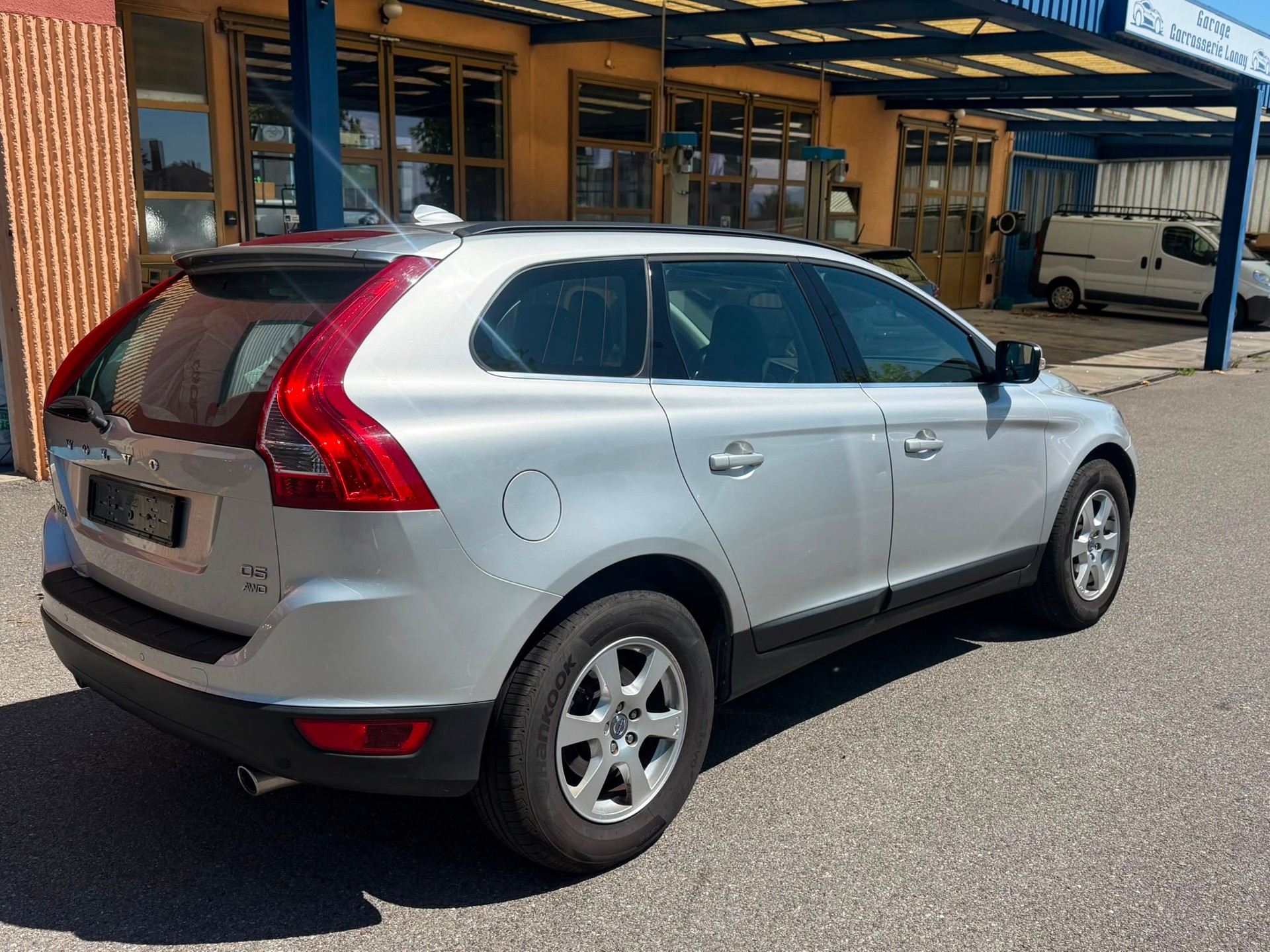 VOLVO XC60 D5 AWD Momentum Geartronic-image-6