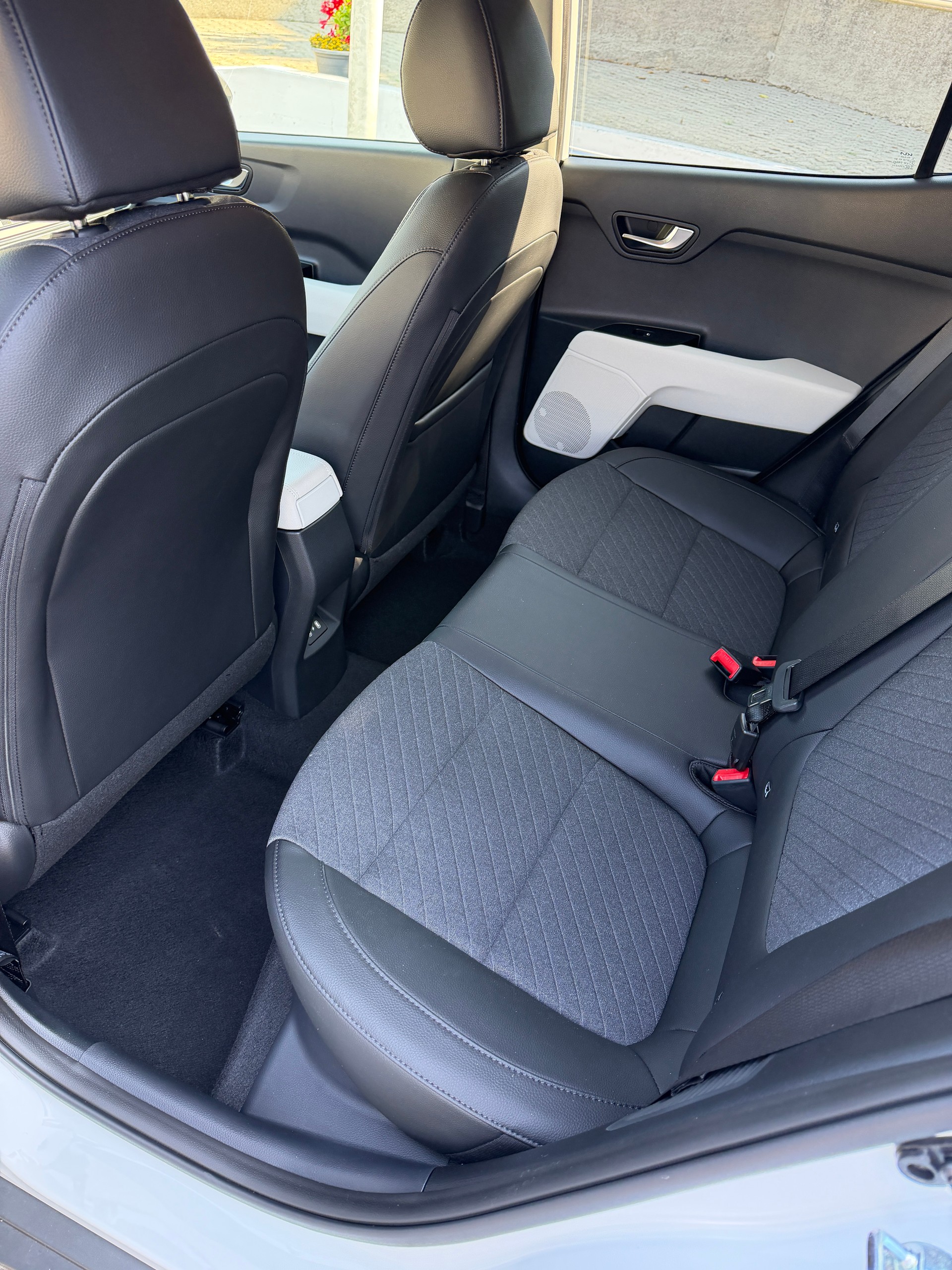 KIA Stonic 1.0 T-GD MHEV GT-Line DCT-image-12