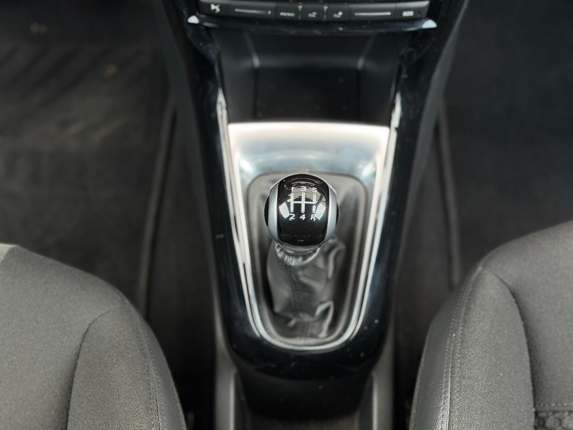 DS AUTOMOBILES DS3 1.2 VTi Chic-image-14