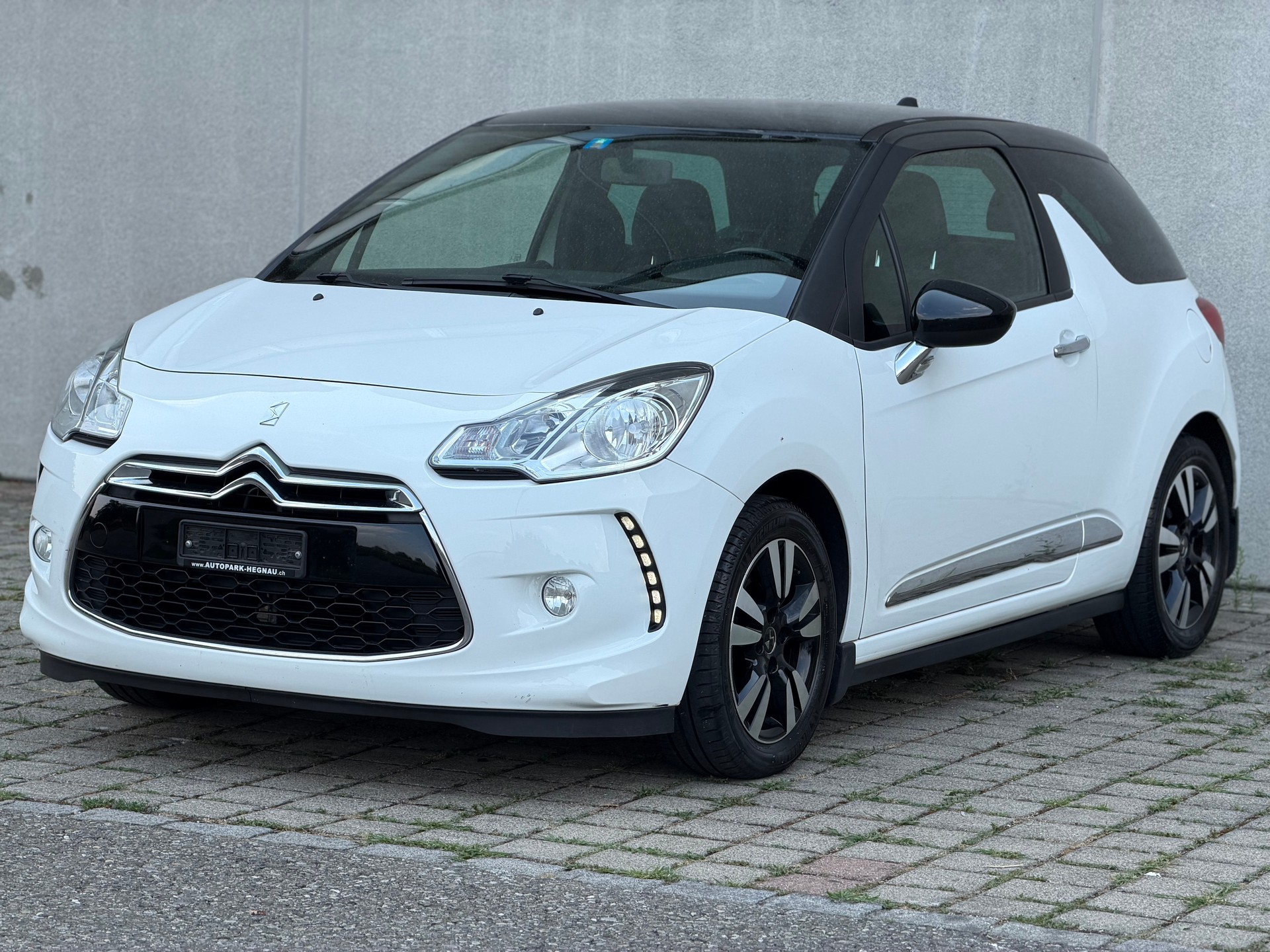 DS AUTOMOBILES DS3 1.2 VTi Chic-showroom-element-1