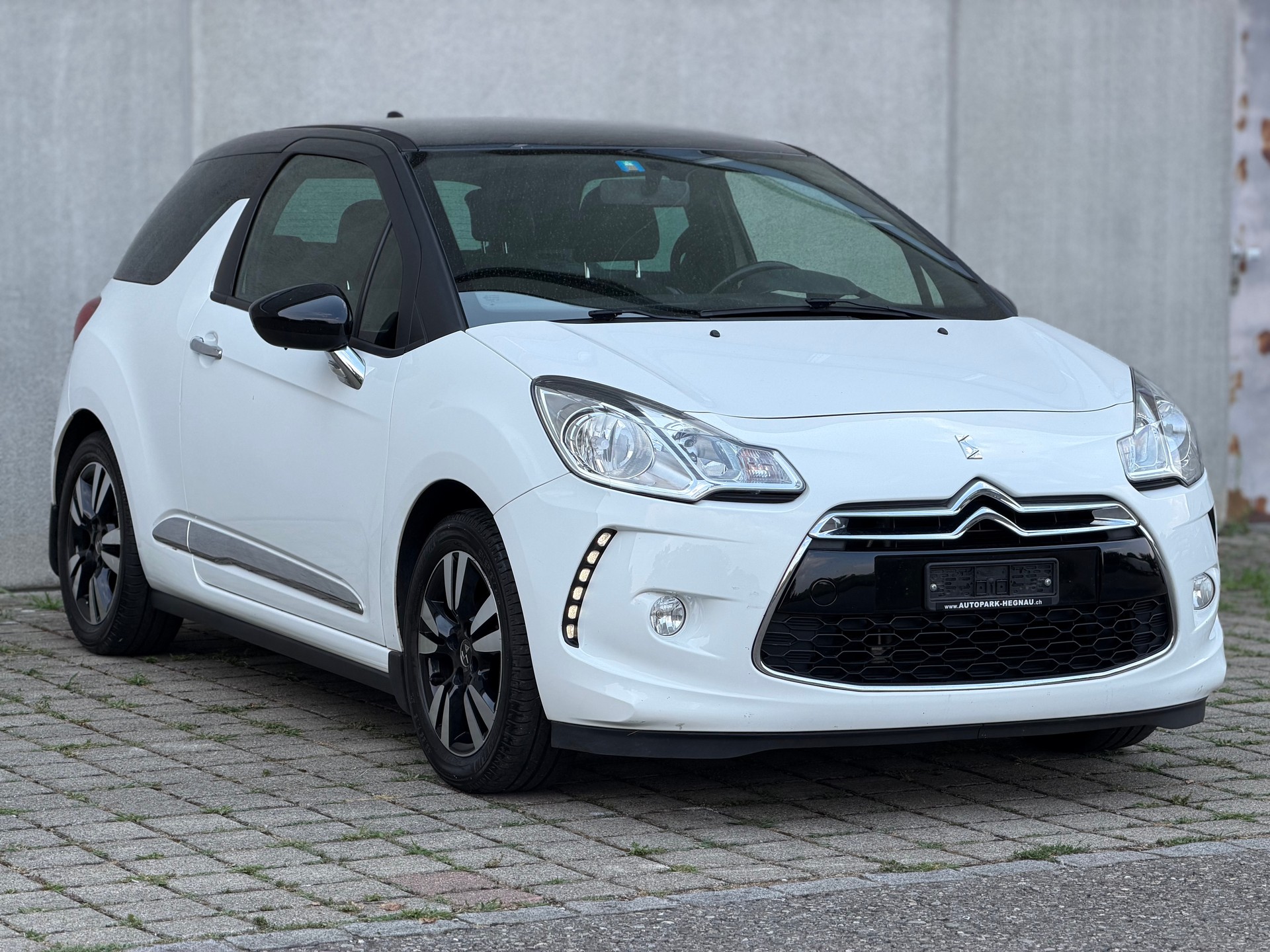 DS AUTOMOBILES DS3 1.2 VTi Chic-showroom-element-3