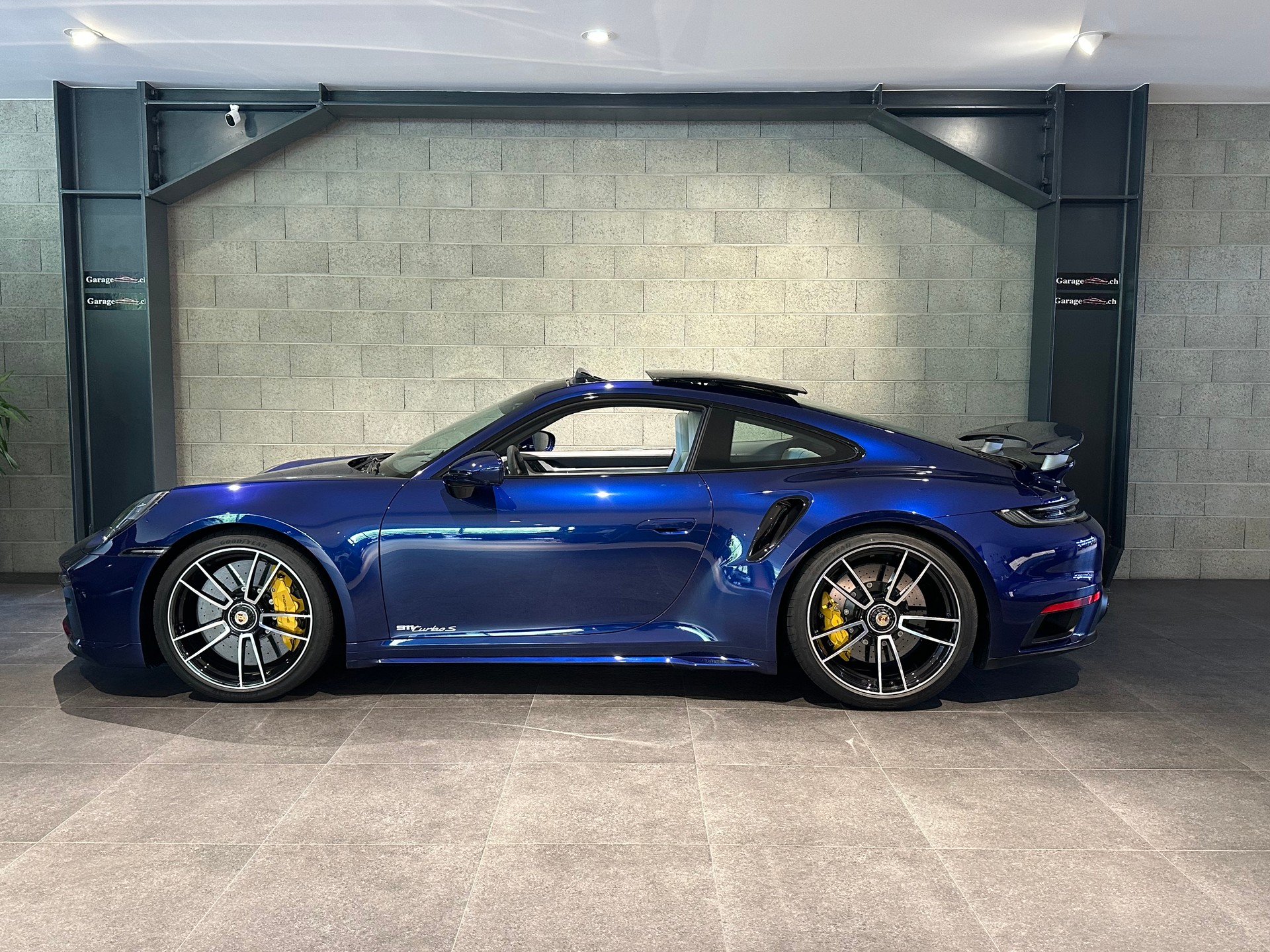 PORSCHE 911 Turbo S