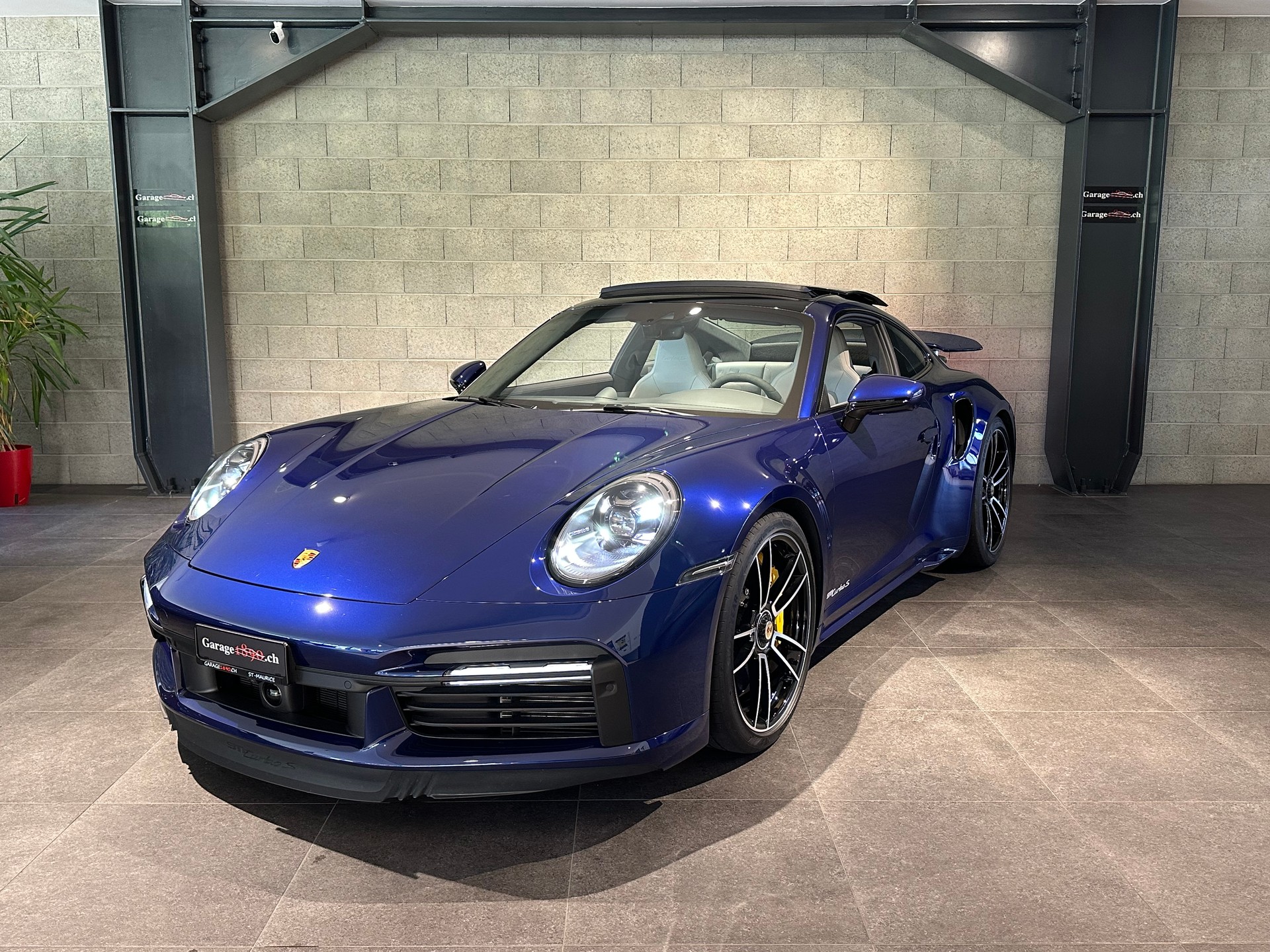 PORSCHE 911 Turbo S-image-1