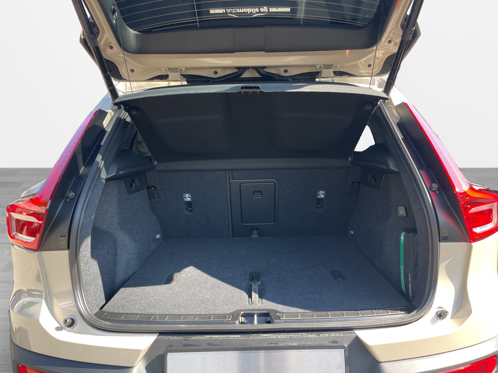 VOLVO XC40 2.0 B4 MH Ultra Dark-image-14