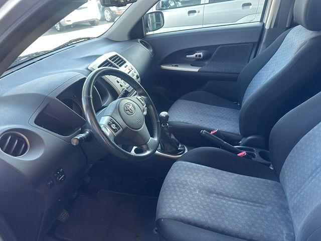 TOYOTA UrbanCruiser 1.4 D-4D Linea Luna 4WD-image-7