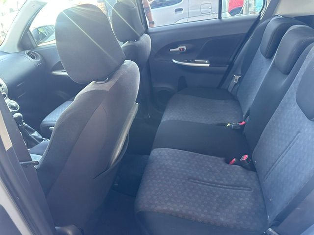 TOYOTA UrbanCruiser 1.4 D-4D Linea Luna 4WD-image-10