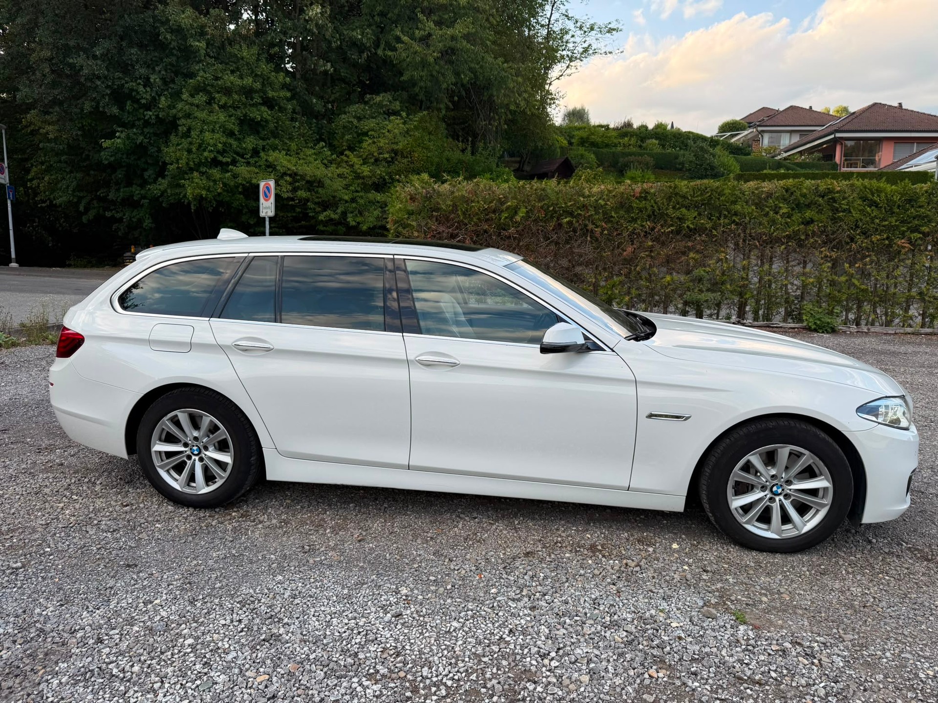 BMW 530d Touring xDrive Steptronic-image-1