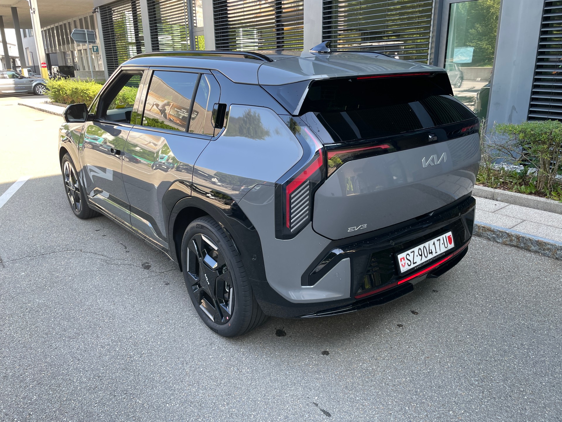 KIA KIA EV3 81,4 kWh GT-Line mit GT-Line Pack, Panoramadach, V2L, AHK (MODELL 26)-showroom-element-2