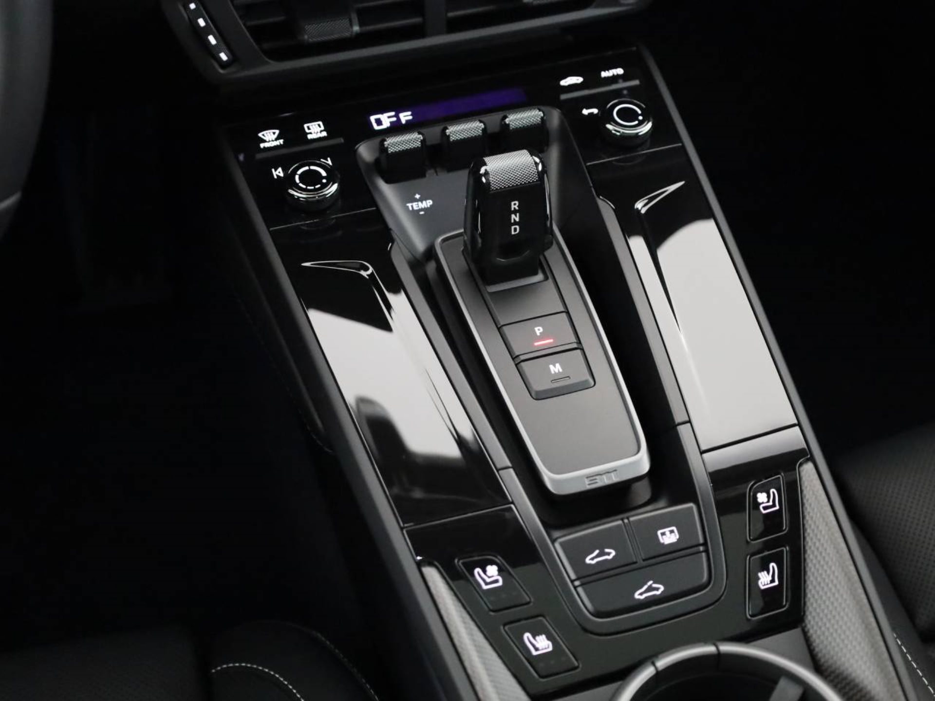 PORSCHE 911 Carrera 4 GTS-image-11
