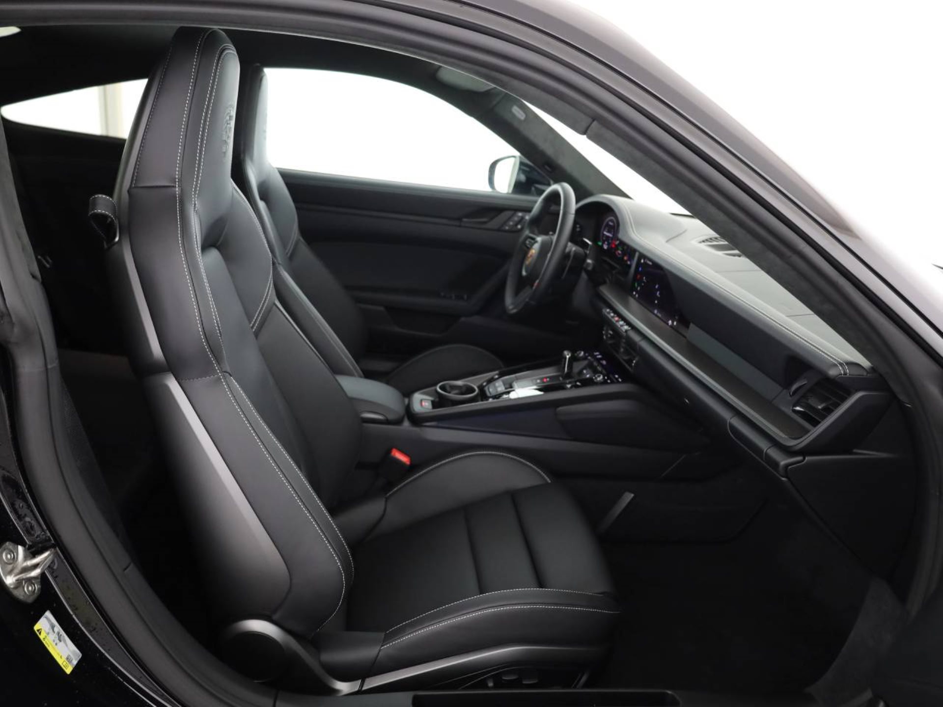 PORSCHE 911 Carrera 4 GTS-image-15