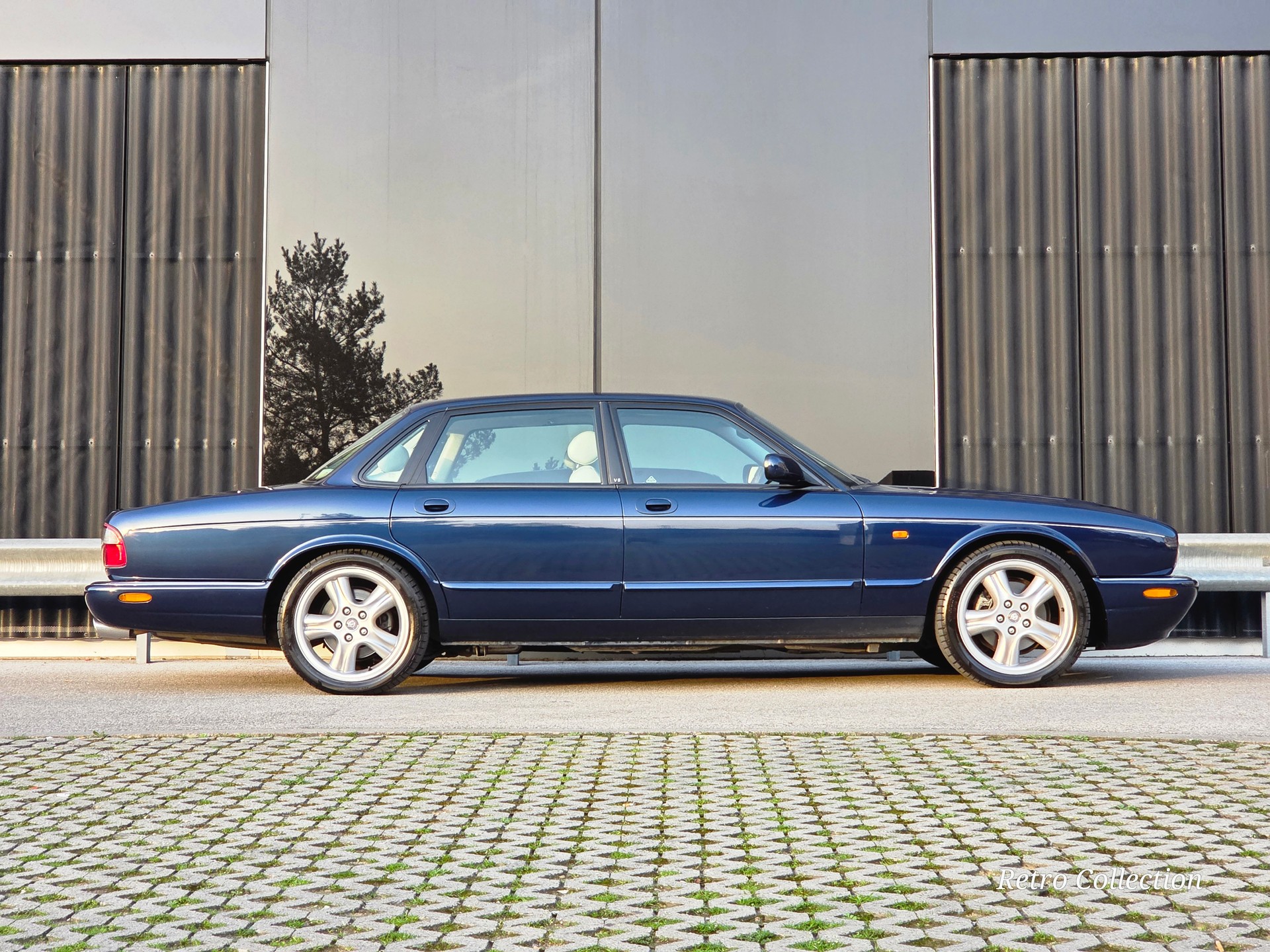 JAGUAR XJR 4.0 V8 S/C - voiture CH - bon état - superbe combinaison couleurs - expertisée 03.2026.-image-1