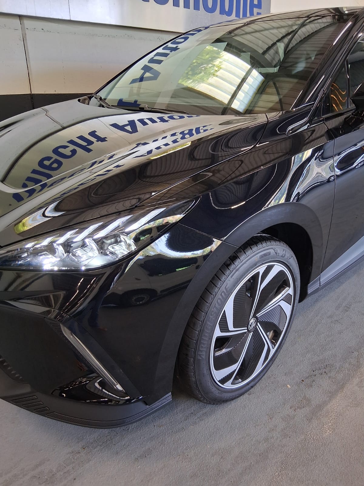 MG 4 EV 64kWh Luxury-showroom-element-2