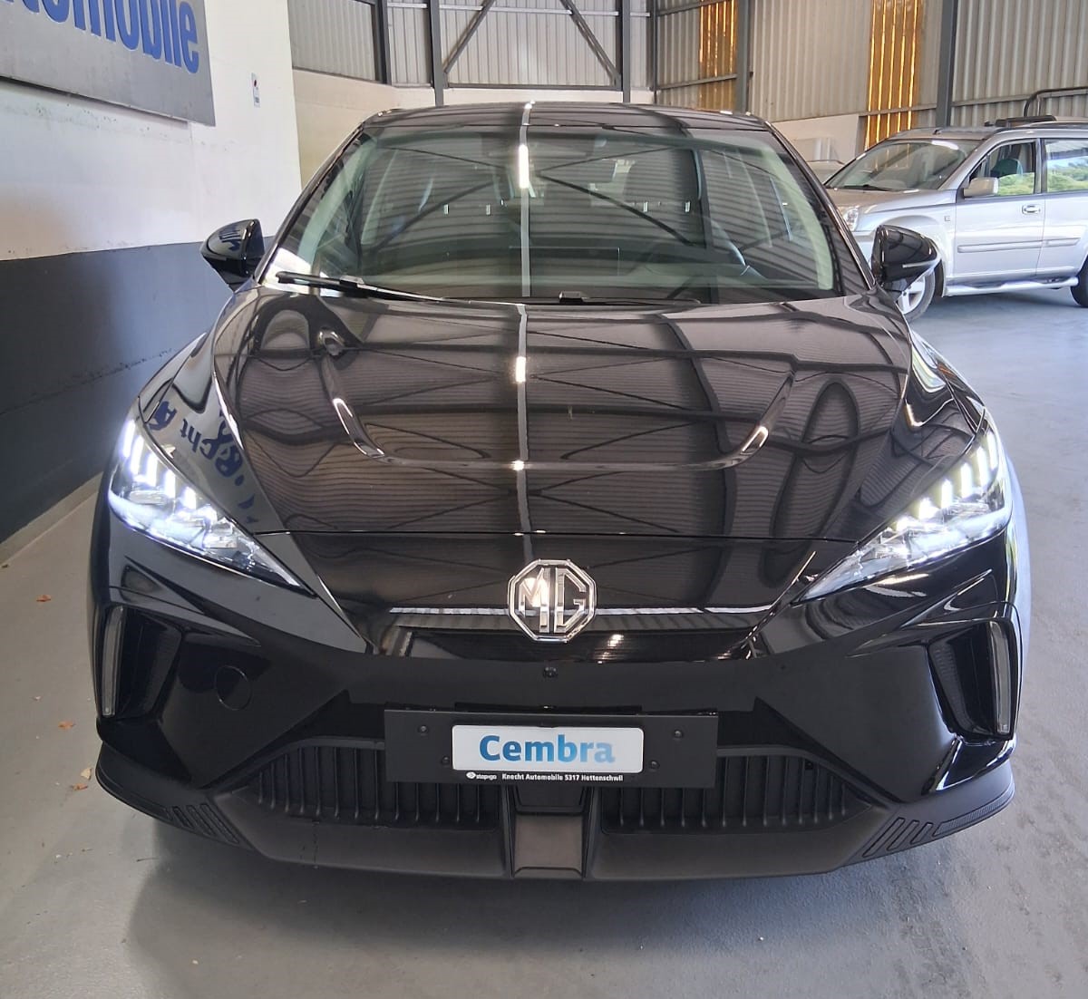 MG 4 EV 64kWh Luxury-showroom-element-1