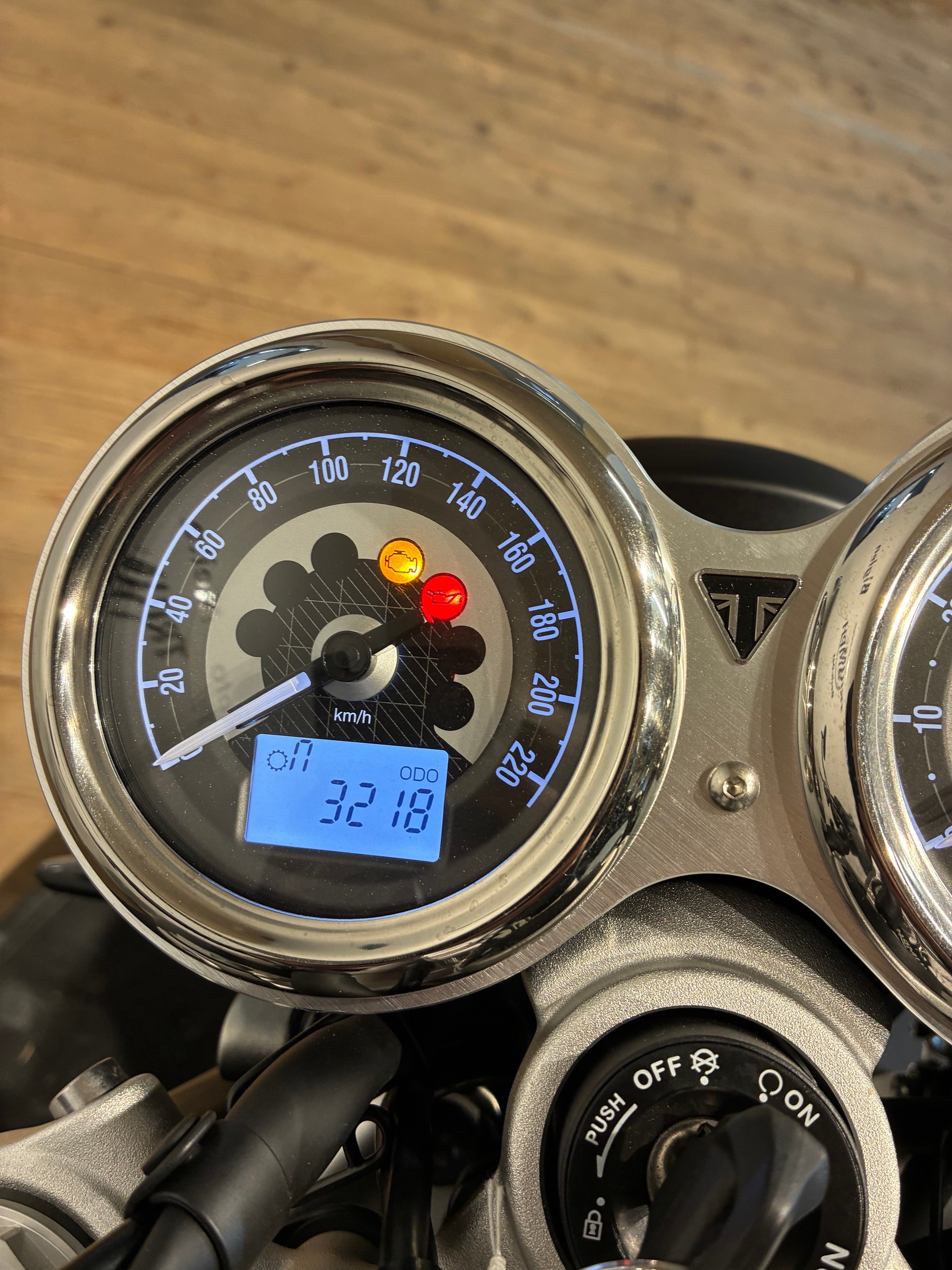 TRIUMPH Speed Twin 1200-image-9