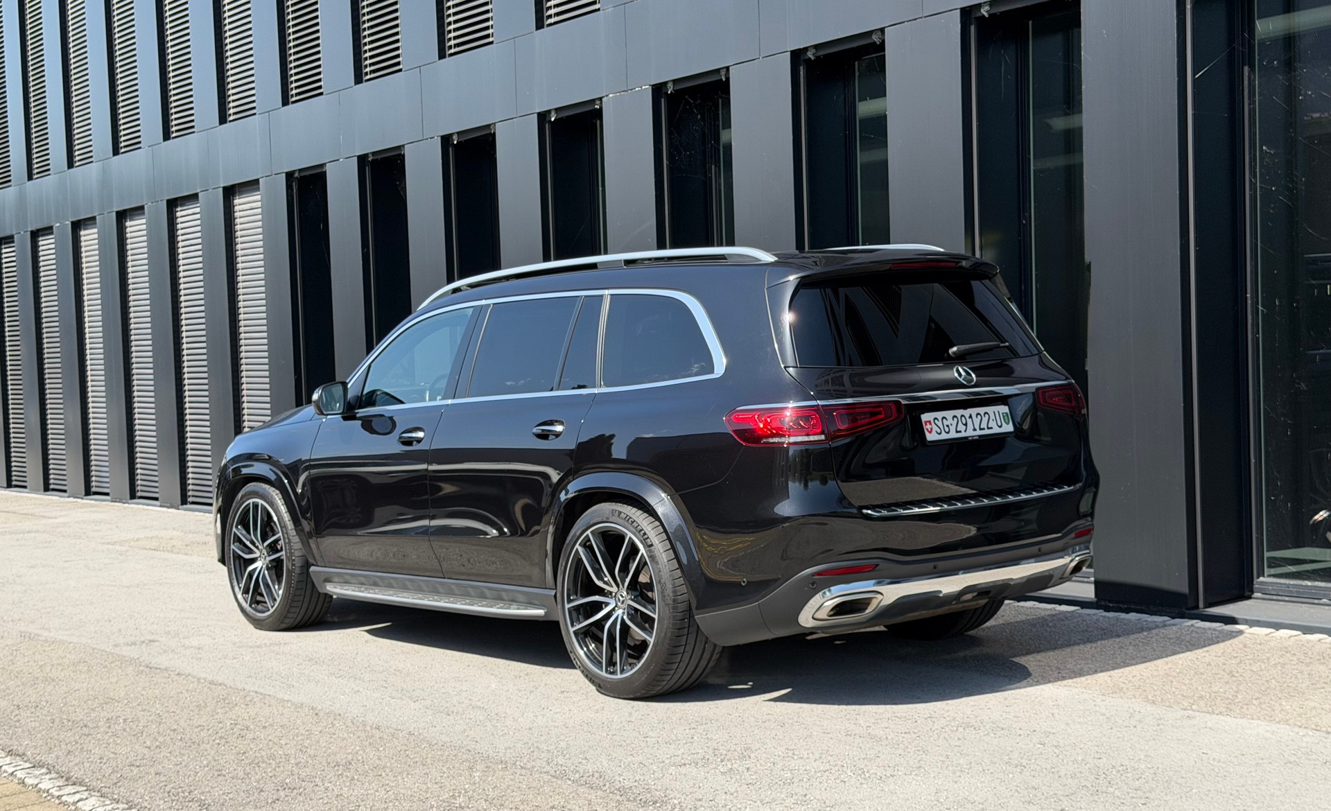 MERCEDES-BENZ GLS 580 4Matic AMG Line ♦️ab Service*Topausstattung*1.Hand♦️-showroom-element-1