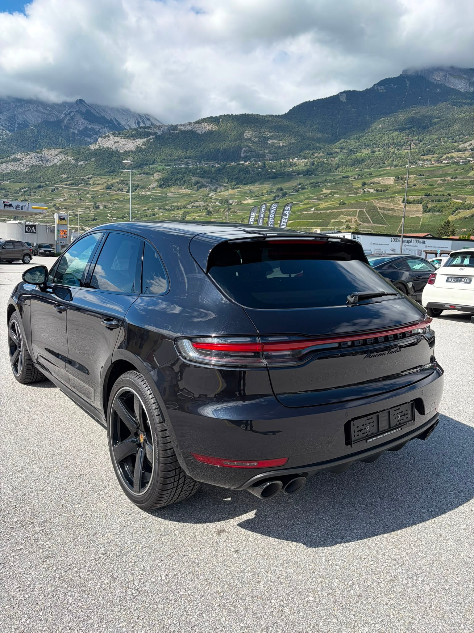 PORSCHE Macan Turbo PDK-showroom-element-2