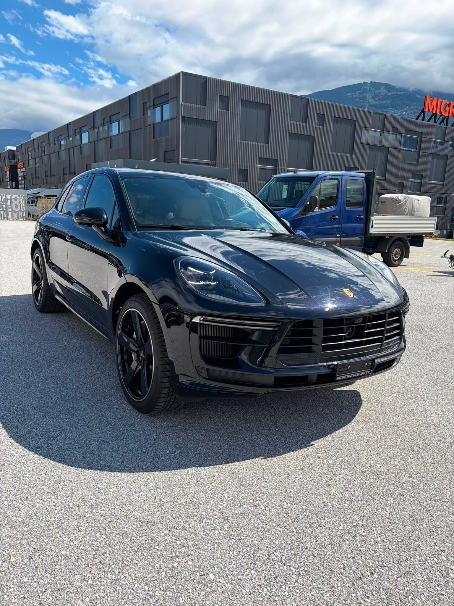 PORSCHE Macan Turbo PDK-showroom-element-1