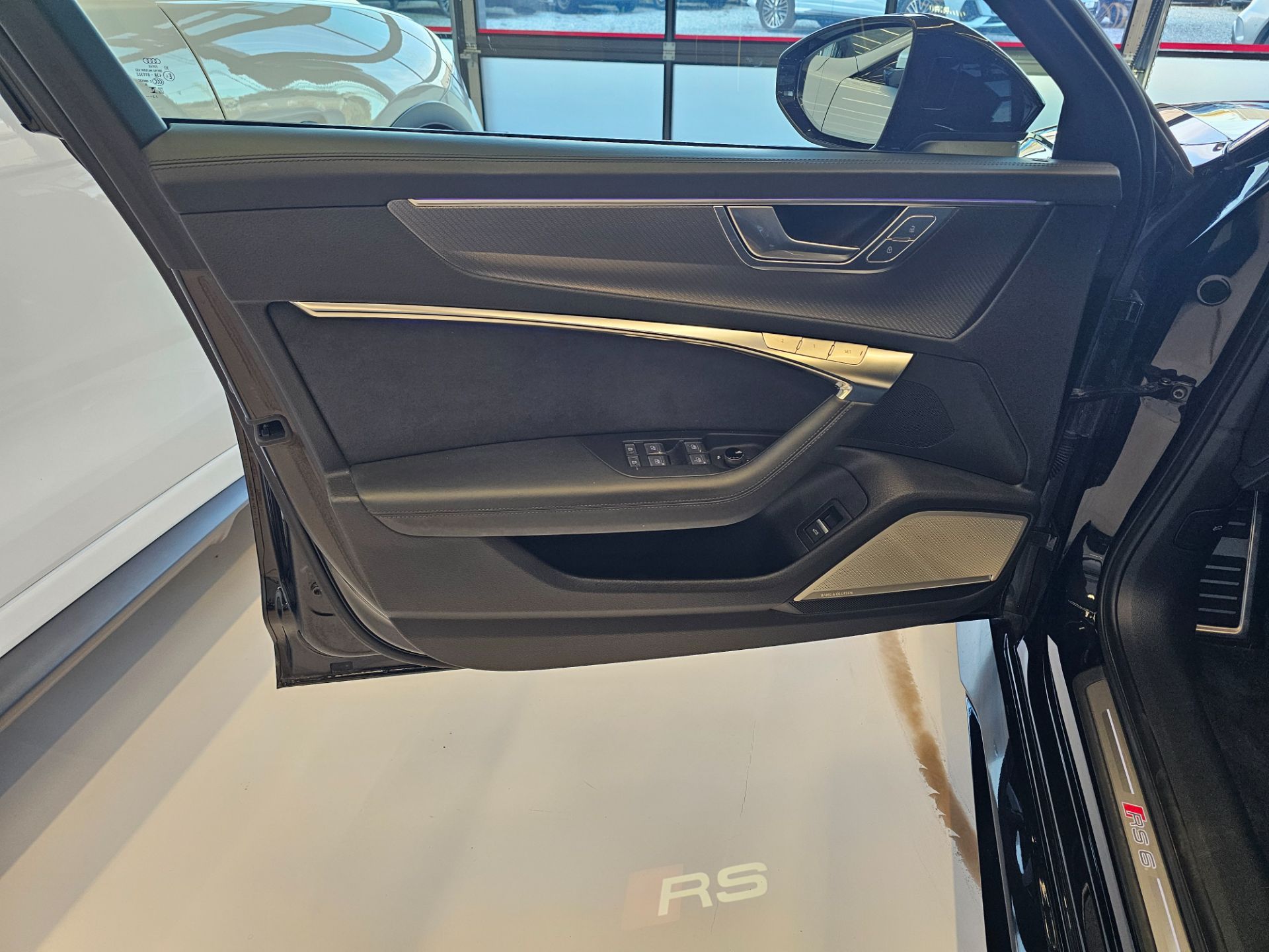 AUDI RS6 Avant 4.0 TFSI V8 quattro-image-12