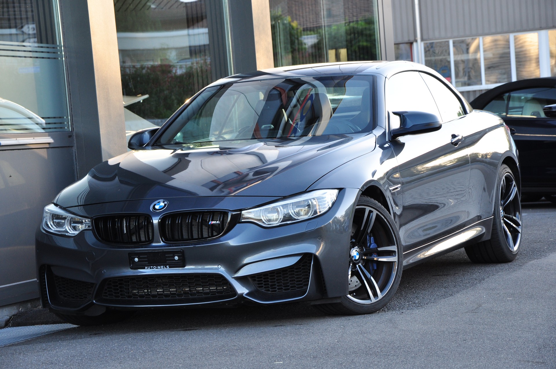 BMW M4 Cabriolet DKG-showroom-element-1