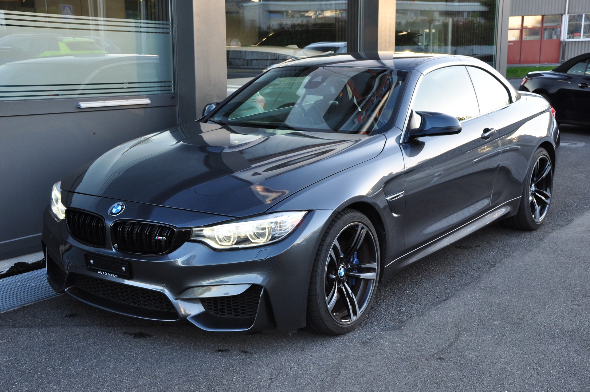 BMW M4 Cabriolet DKG-showroom-element-2