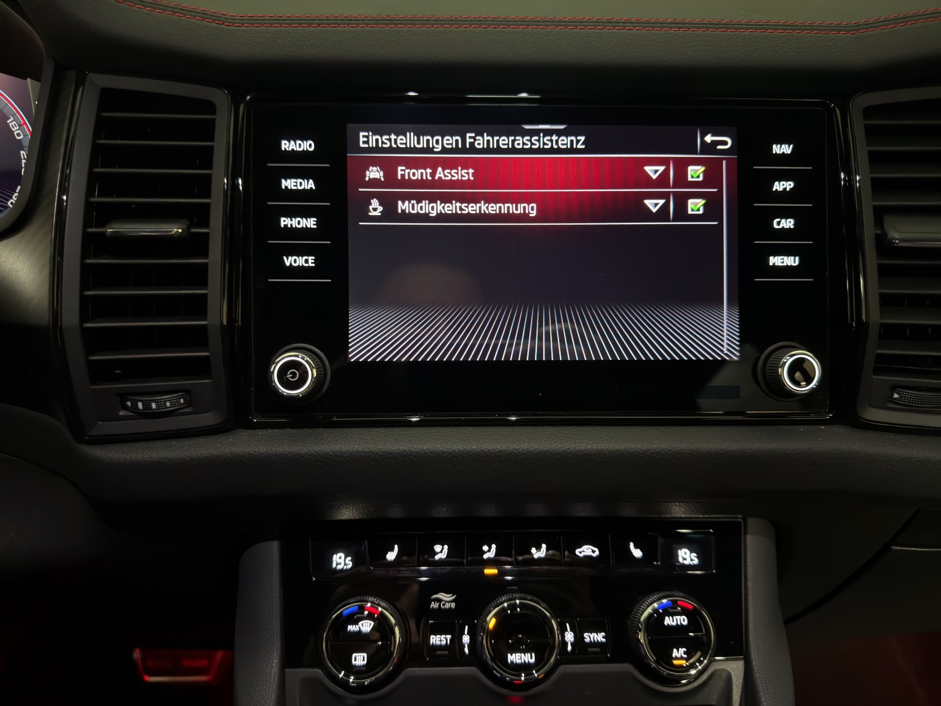 SKODA Kodiaq 2.0 TSI 4x4 RS-image-25