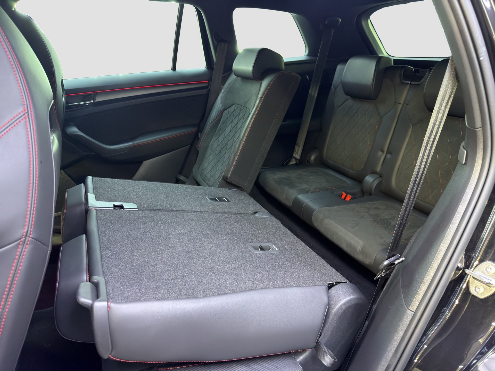 SKODA Kodiaq 2.0 TSI 4x4 RS-image-12