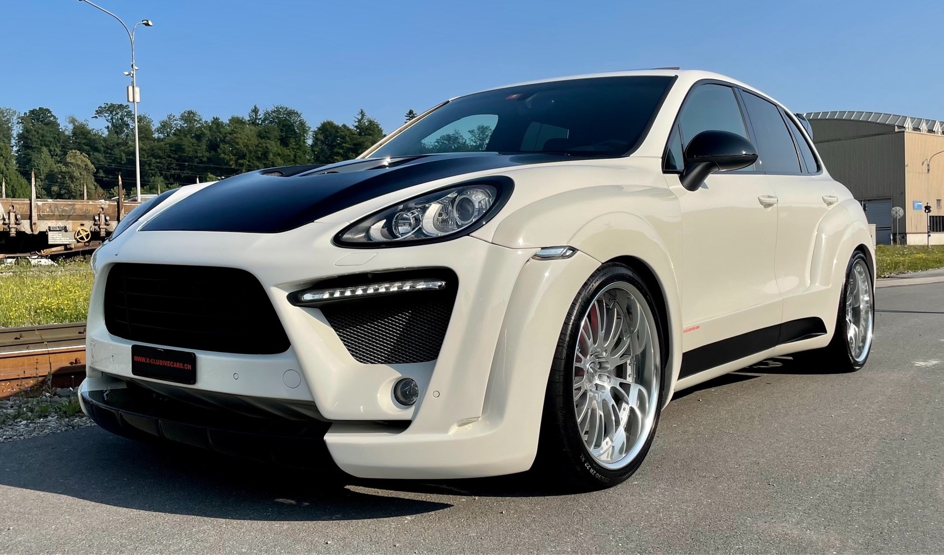 PORSCHE Cayenne Turbo-image-1