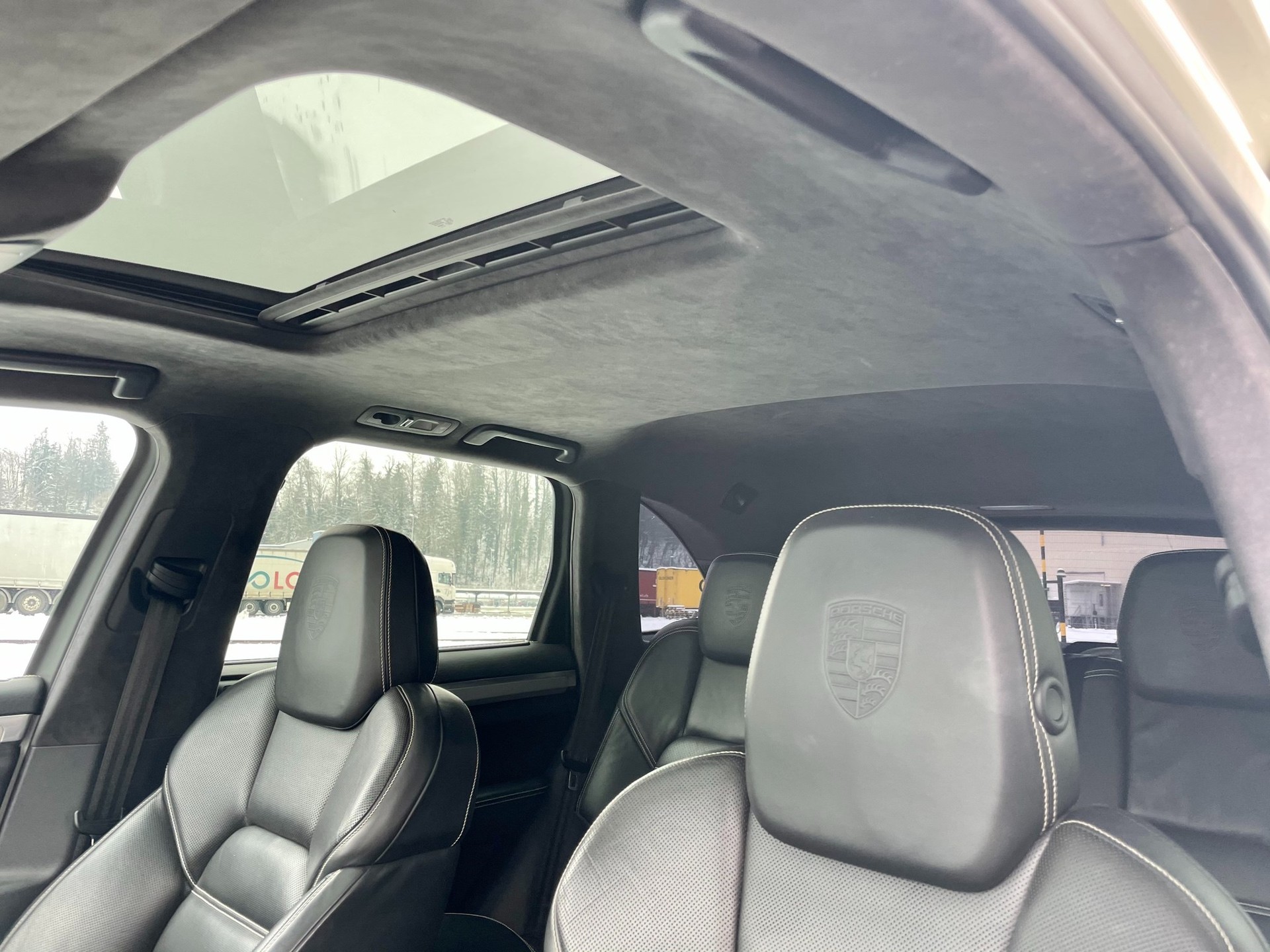 PORSCHE Cayenne Turbo-image-7