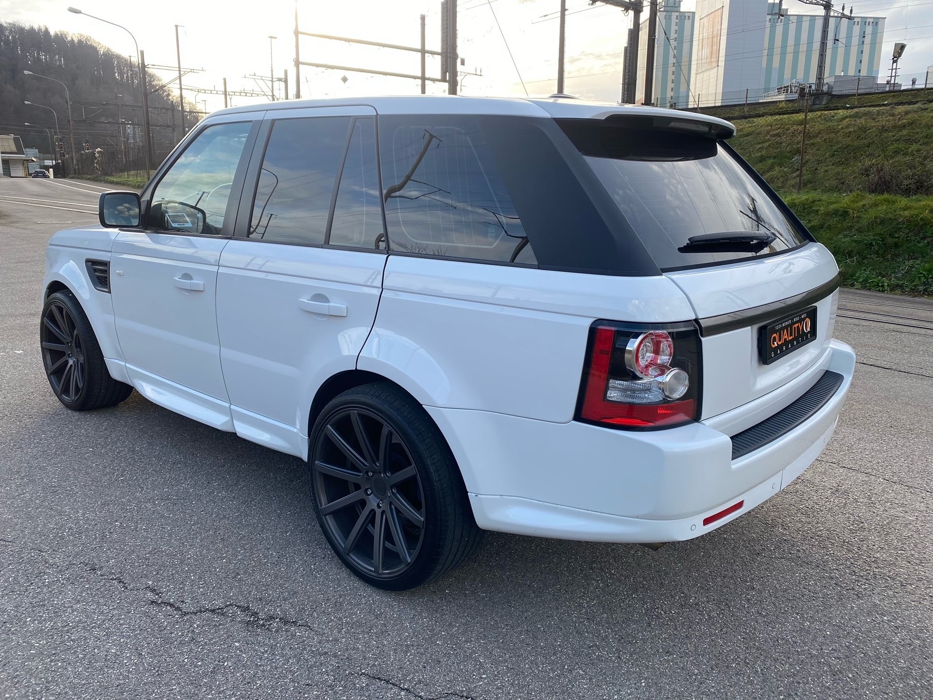 LAND ROVER Range Rover Sport 3.0 TDV6 HSE Automatic-showroom-element-3