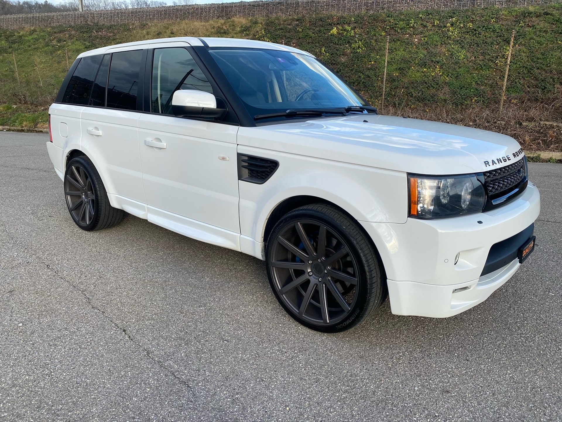 LAND ROVER Range Rover Sport 3.0 TDV6 HSE Automatic-showroom-element-1