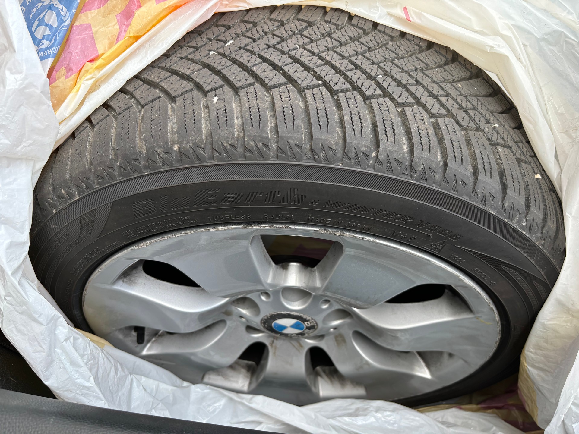 BMW 320i Cabriolet-image-13