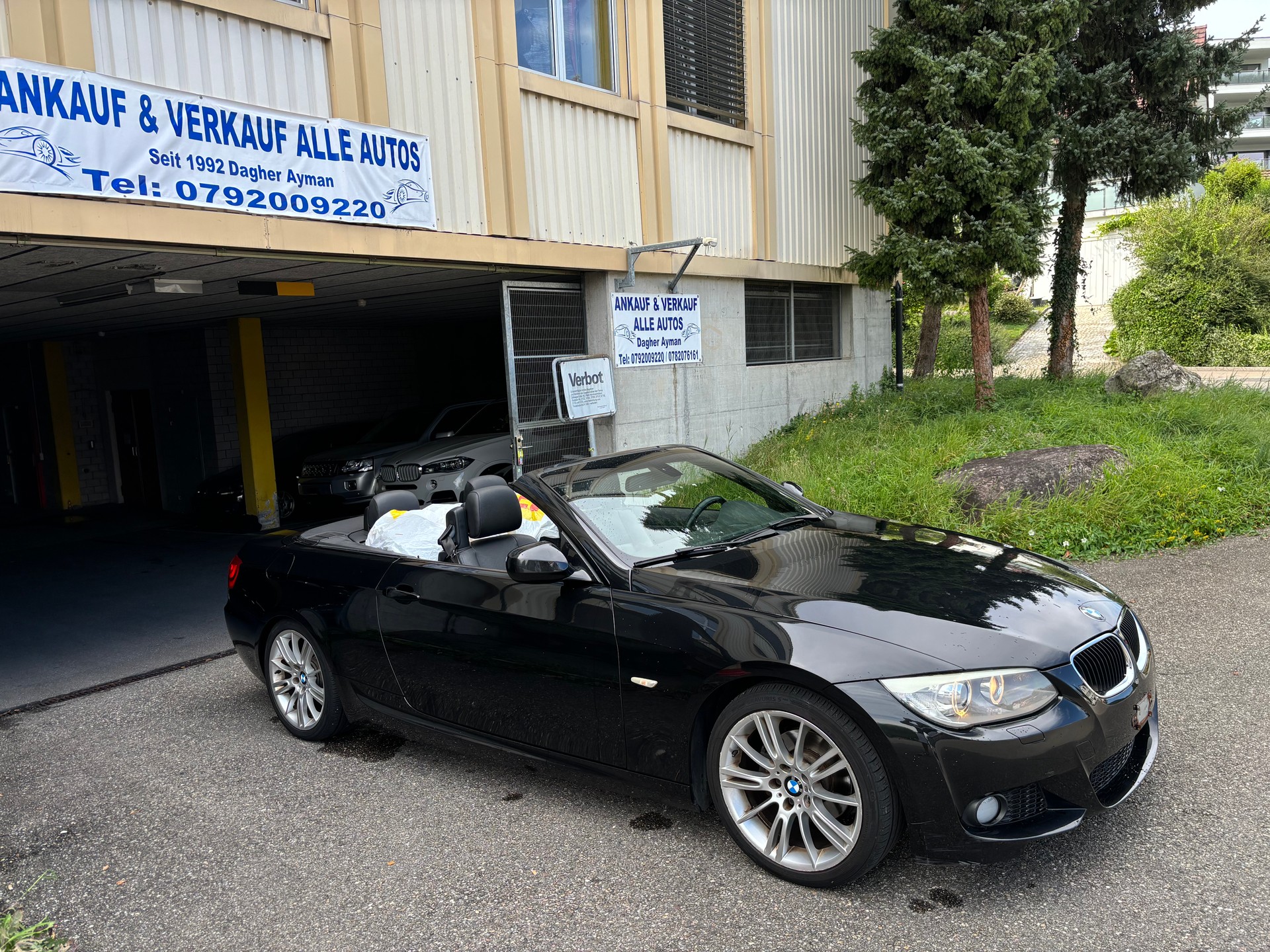 BMW 320i Cabriolet-image-3