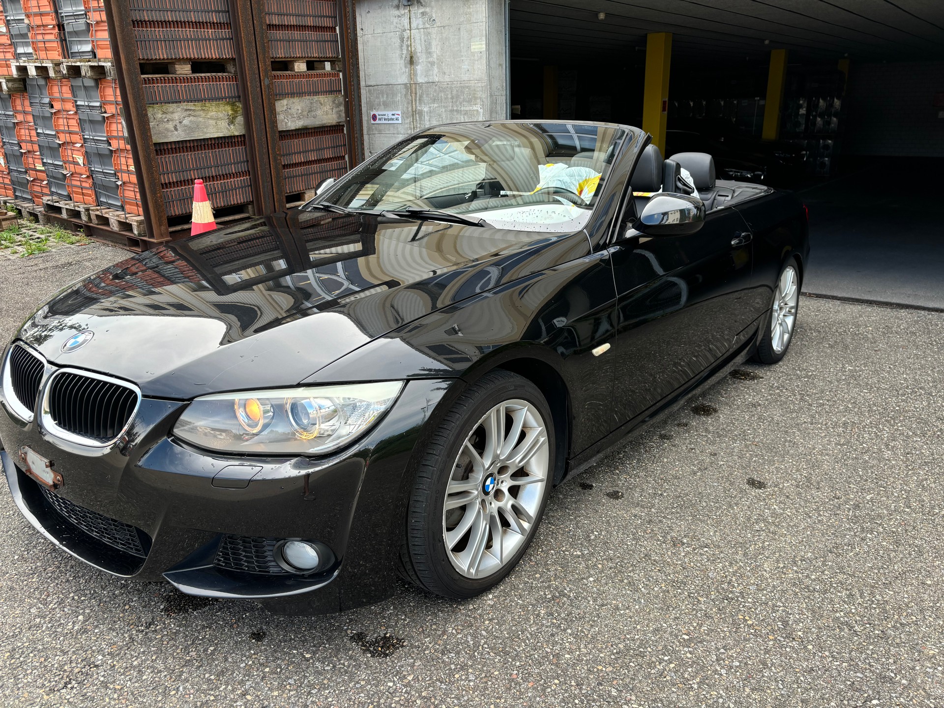 BMW 320i Cabriolet-image-4