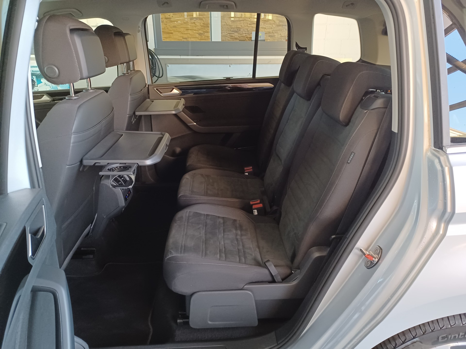 VW Touran 2.0 TDI BlueMotion Technology Highline DSG-image-5