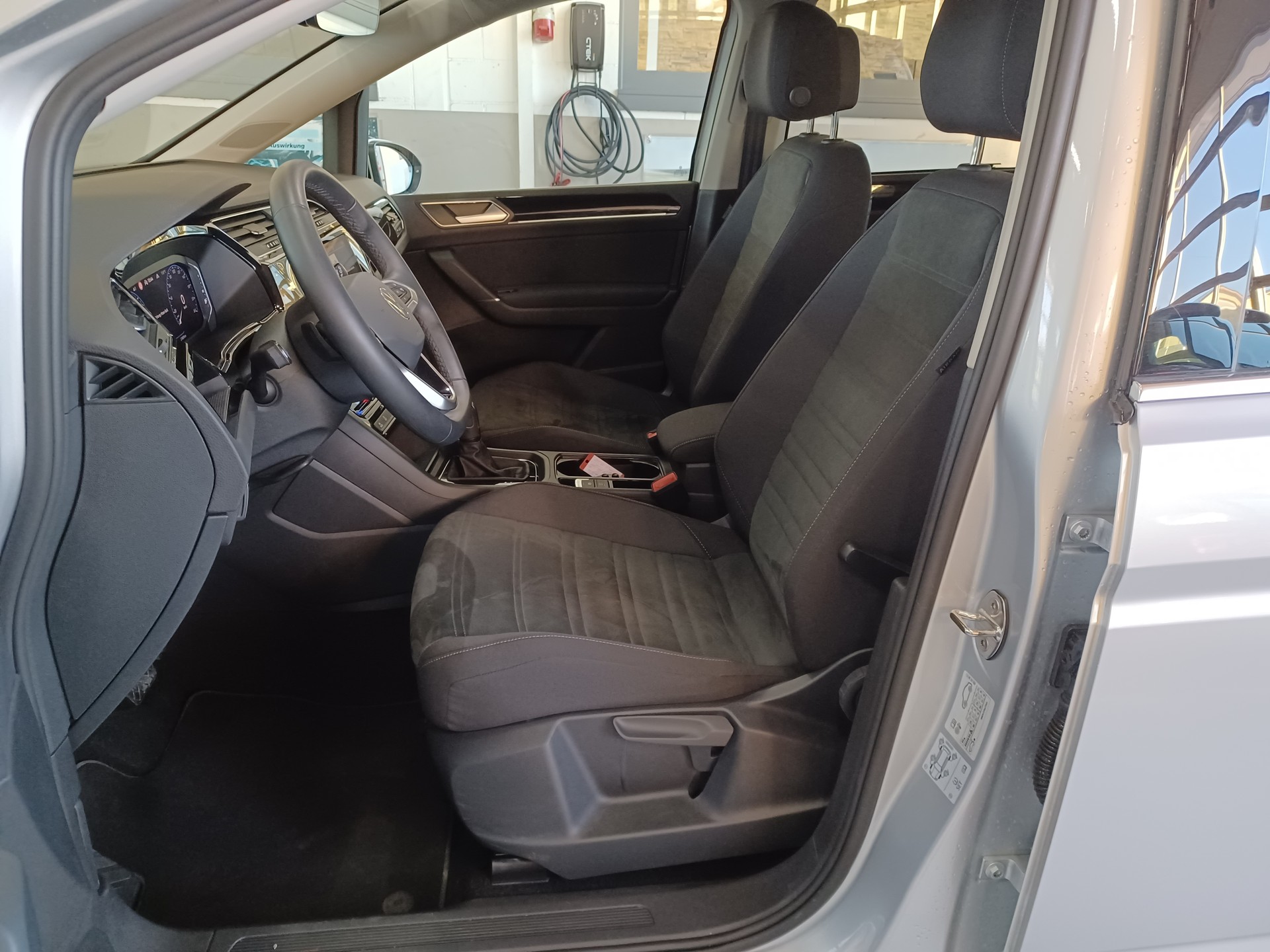 VW Touran 2.0 TDI BlueMotion Technology Highline DSG-image-7