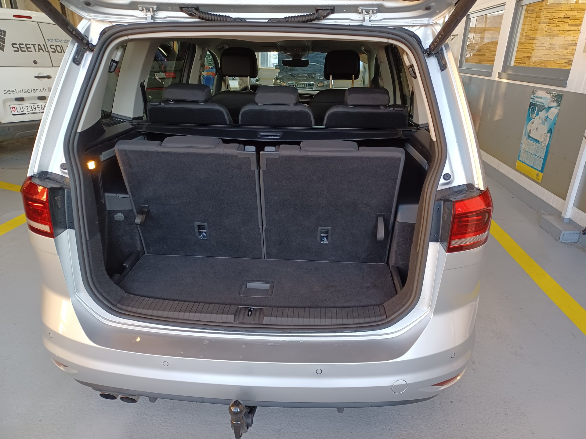 VW Touran 2.0 TDI BlueMotion Technology Highline DSG-image-4
