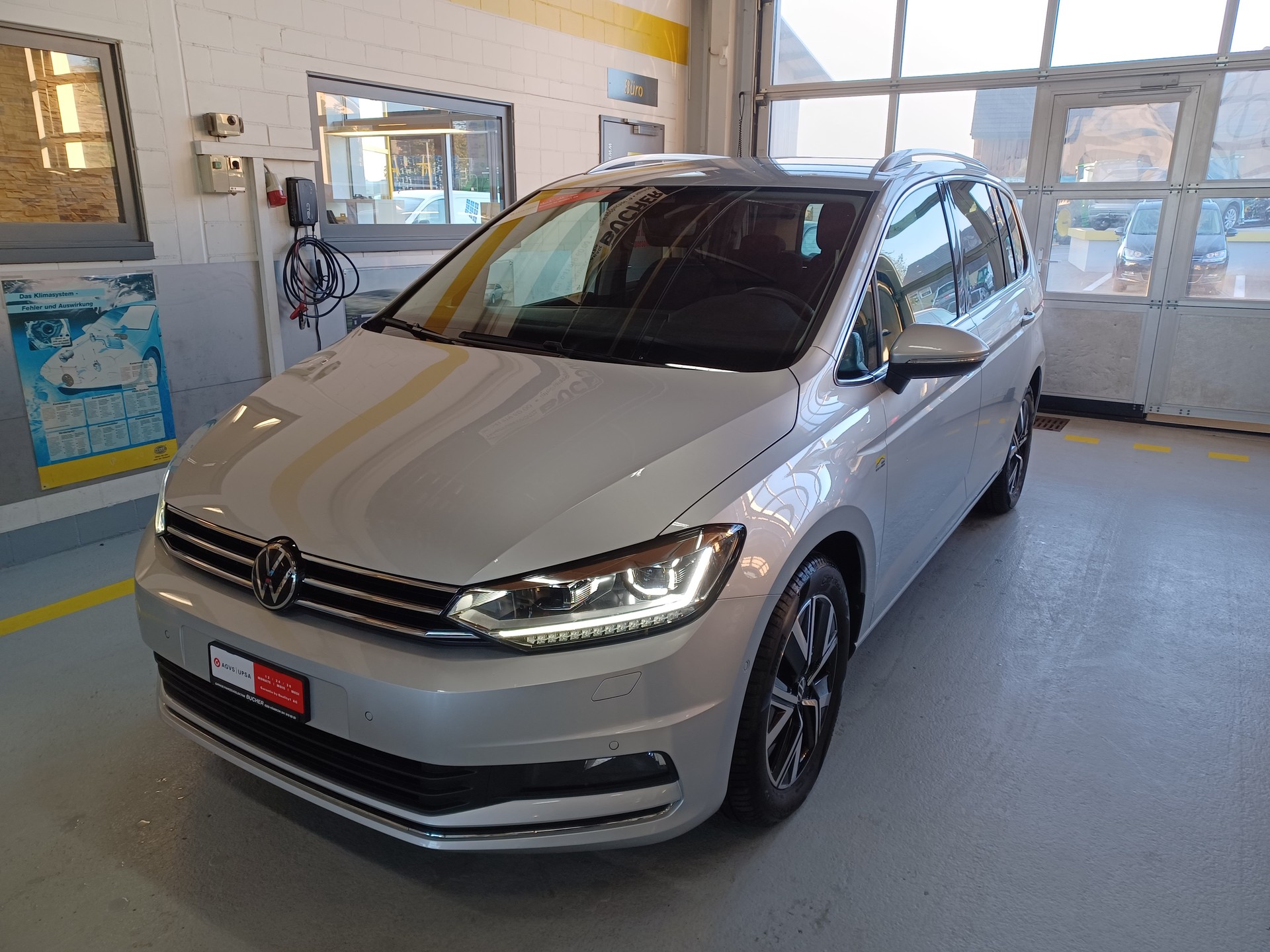 VW Touran 2.0 TDI BlueMotion Technology Highline DSG-image-1