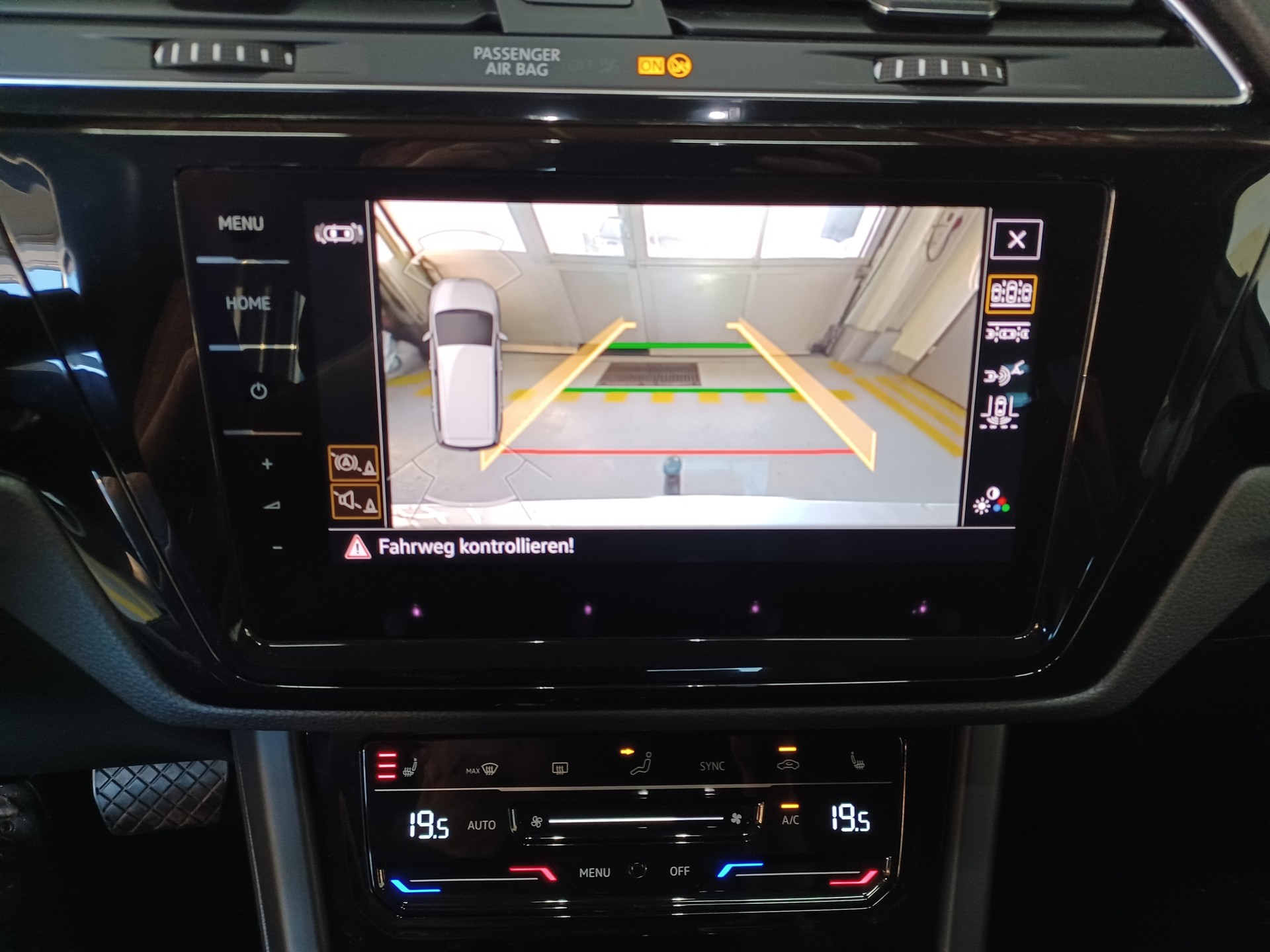 VW Touran 2.0 TDI BlueMotion Technology Highline DSG-image-11