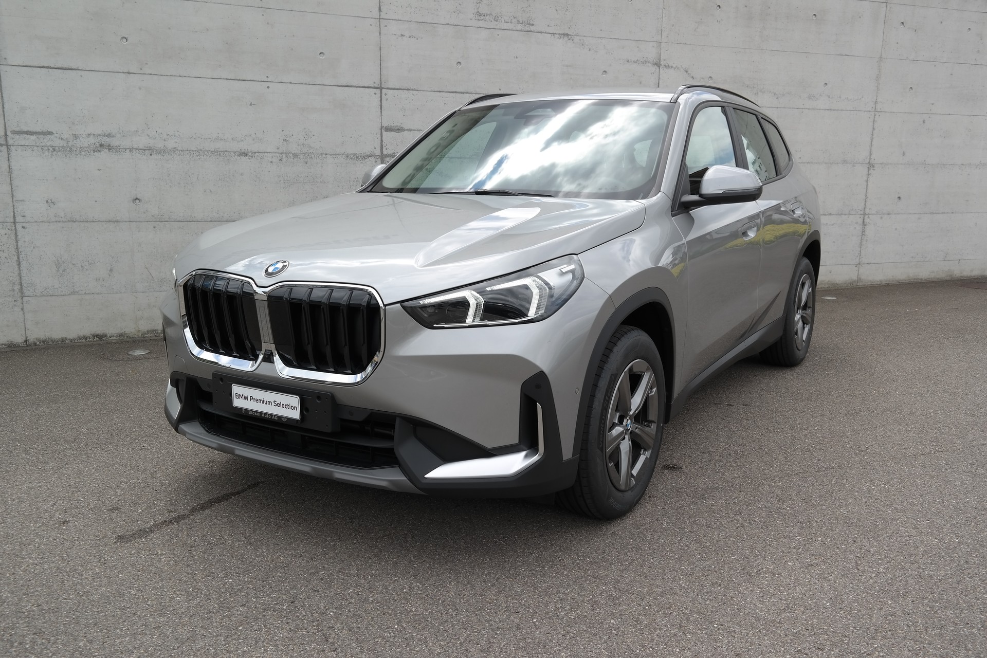 BMW X1 xDrive 23i 48V-showroom-element-2