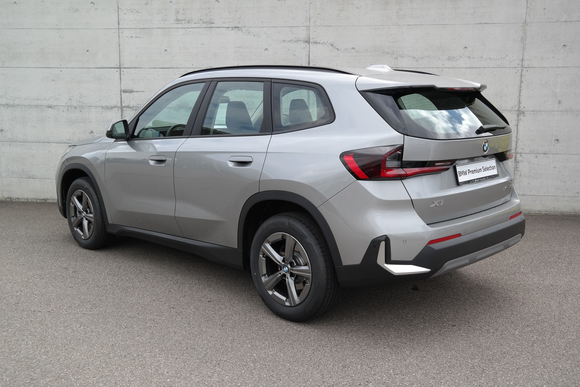 BMW X1 xDrive 23i 48V-showroom-element-3