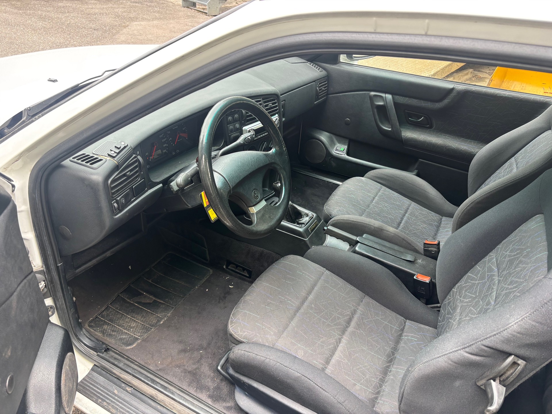 VW Corrado 2000 16V-image-6
