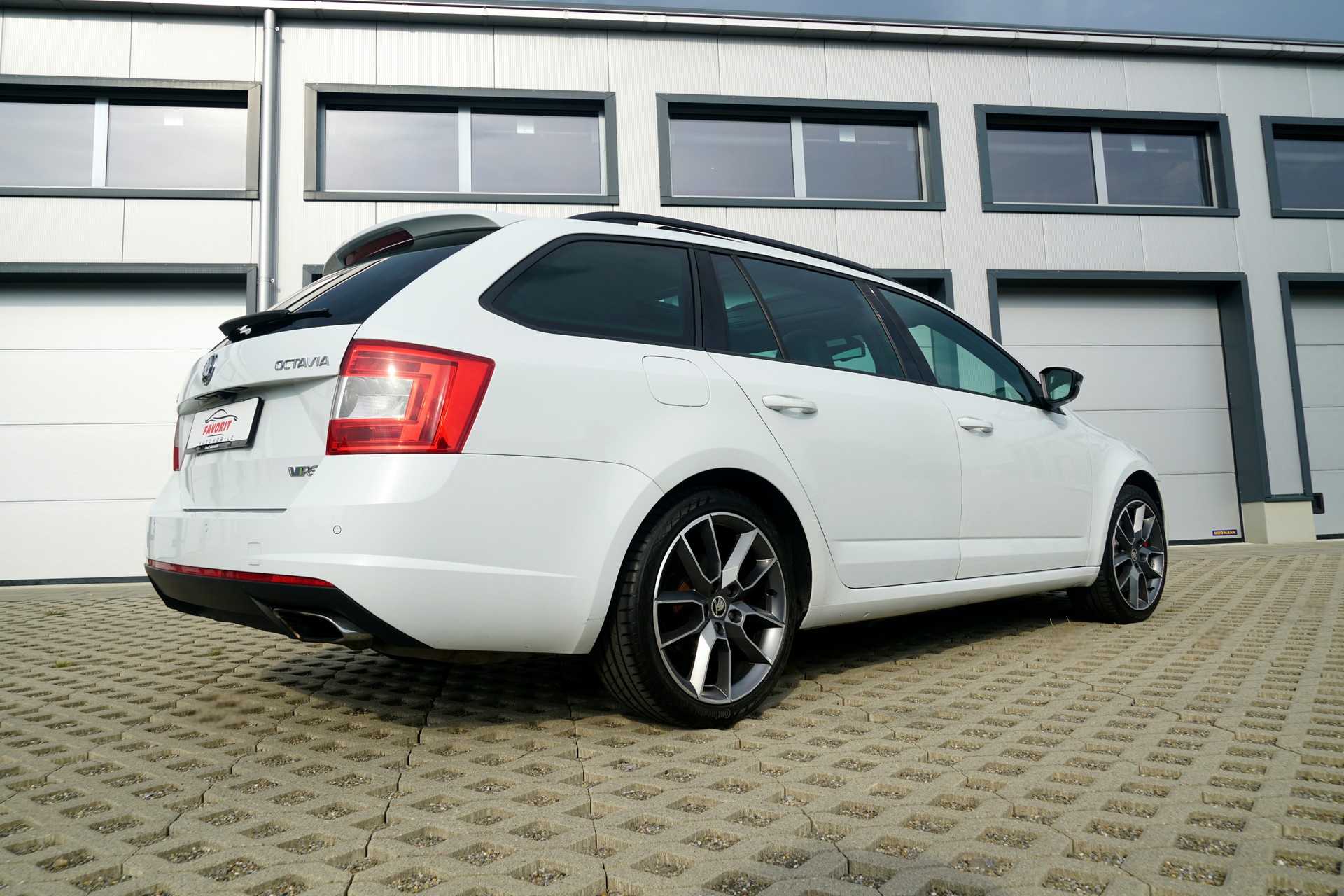 SKODA Octavia Combi 2.0 TSI RS DSG (CH)-image-2