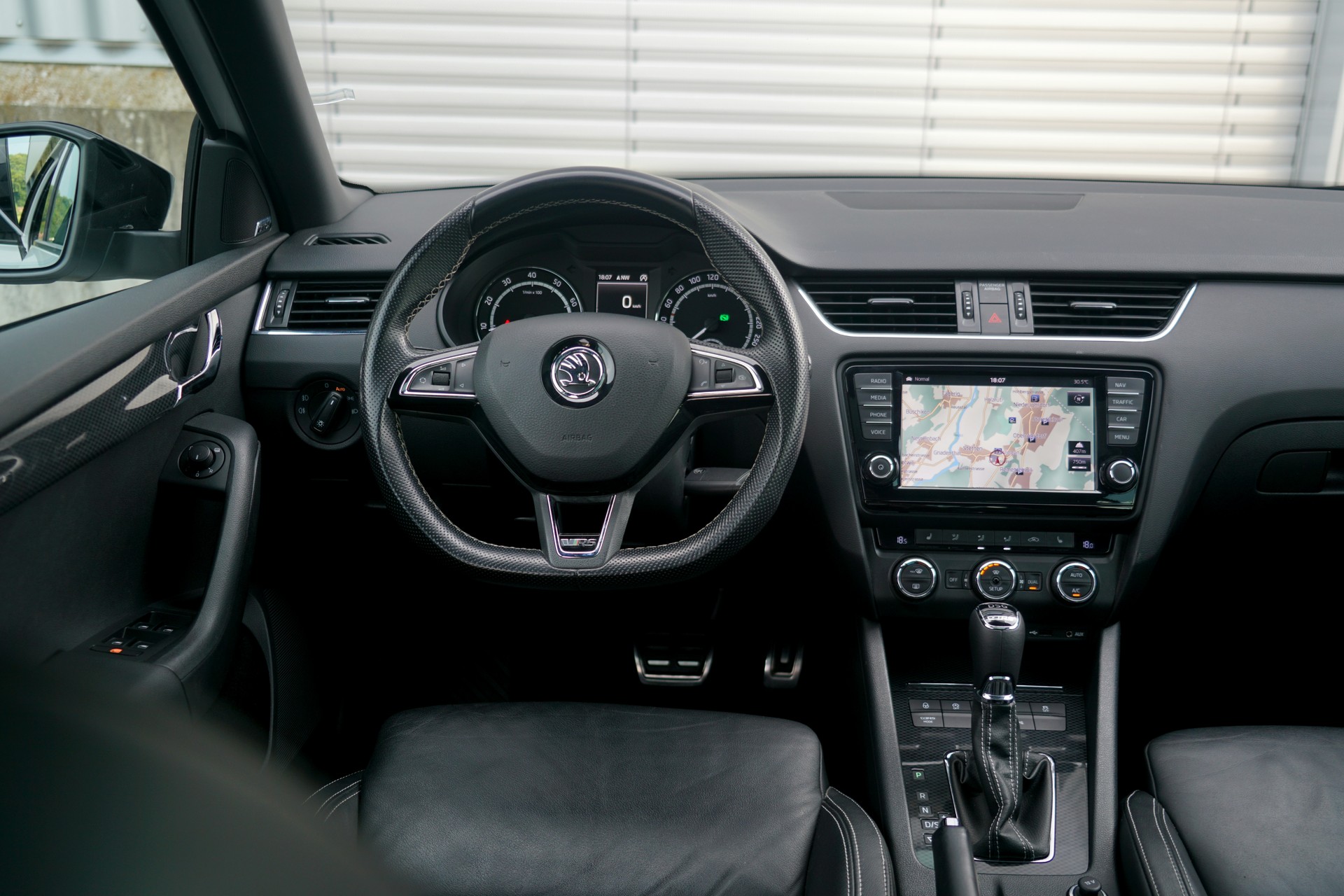 SKODA Octavia Combi 2.0 TSI RS DSG (CH)-image-7