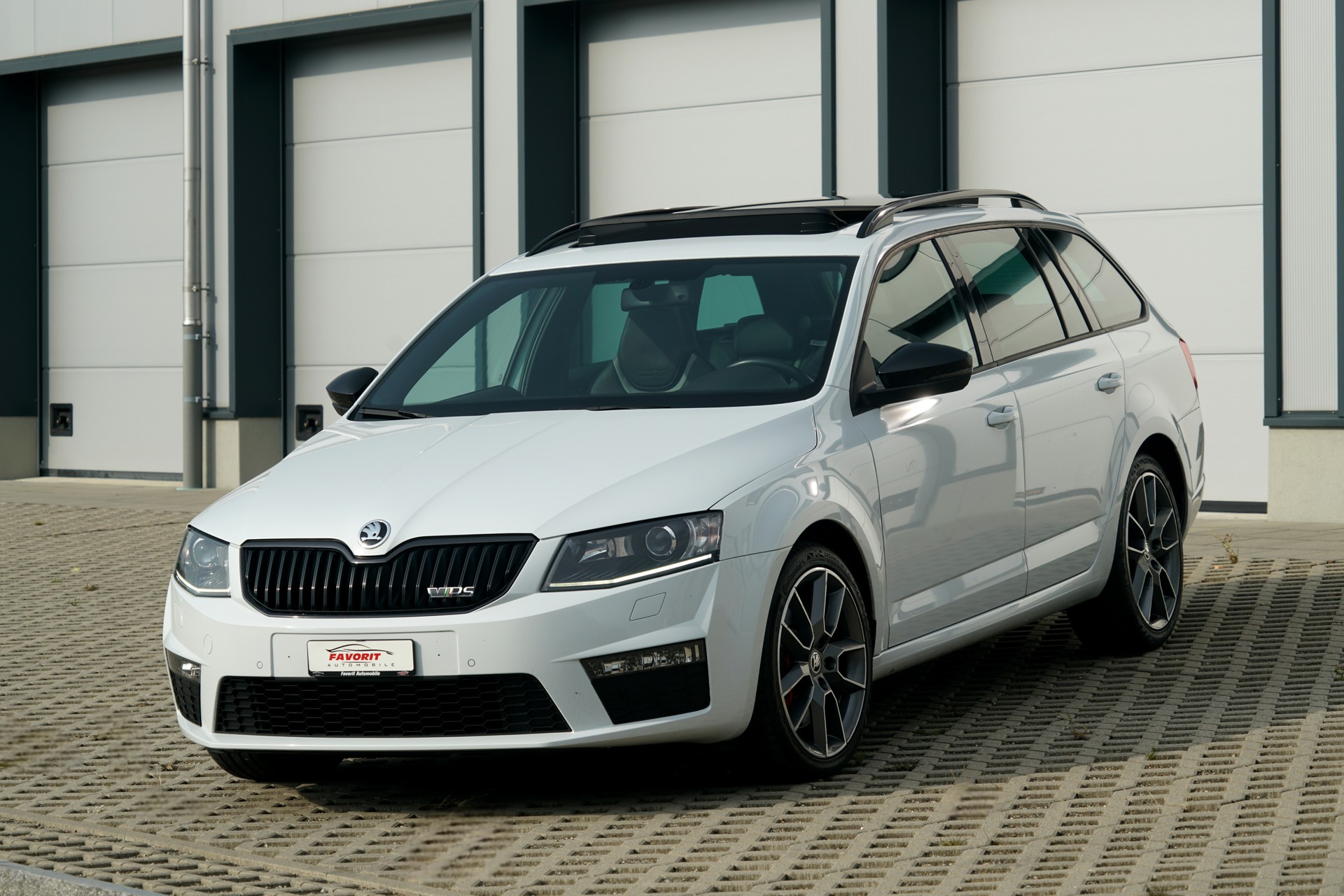 SKODA Octavia Combi 2.0 TSI RS DSG (CH)