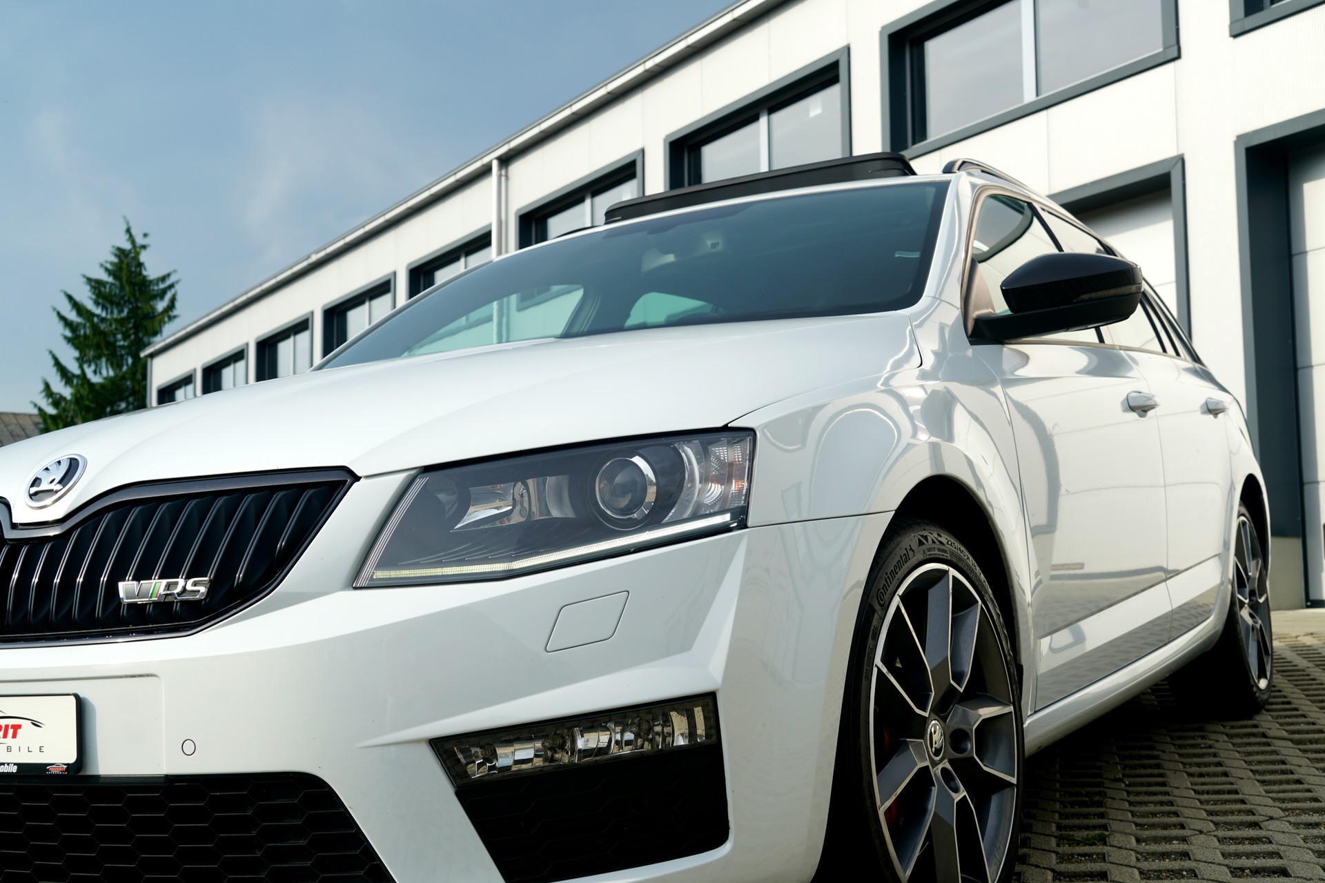 SKODA Octavia Combi 2.0 TSI RS DSG (CH)-image-13