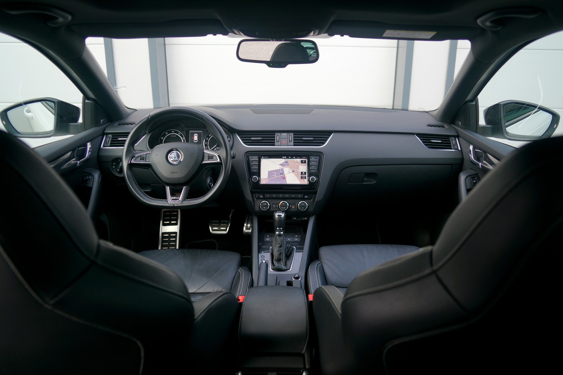 SKODA Octavia Combi 2.0 TSI RS DSG (CH)-image-11