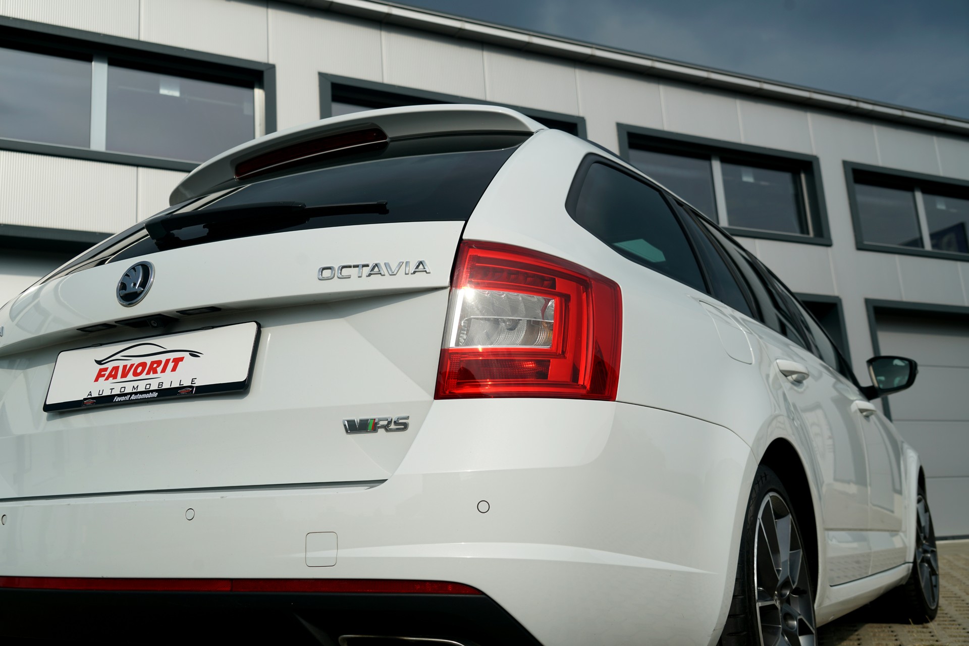 SKODA Octavia Combi 2.0 TSI RS DSG (CH)-image-15
