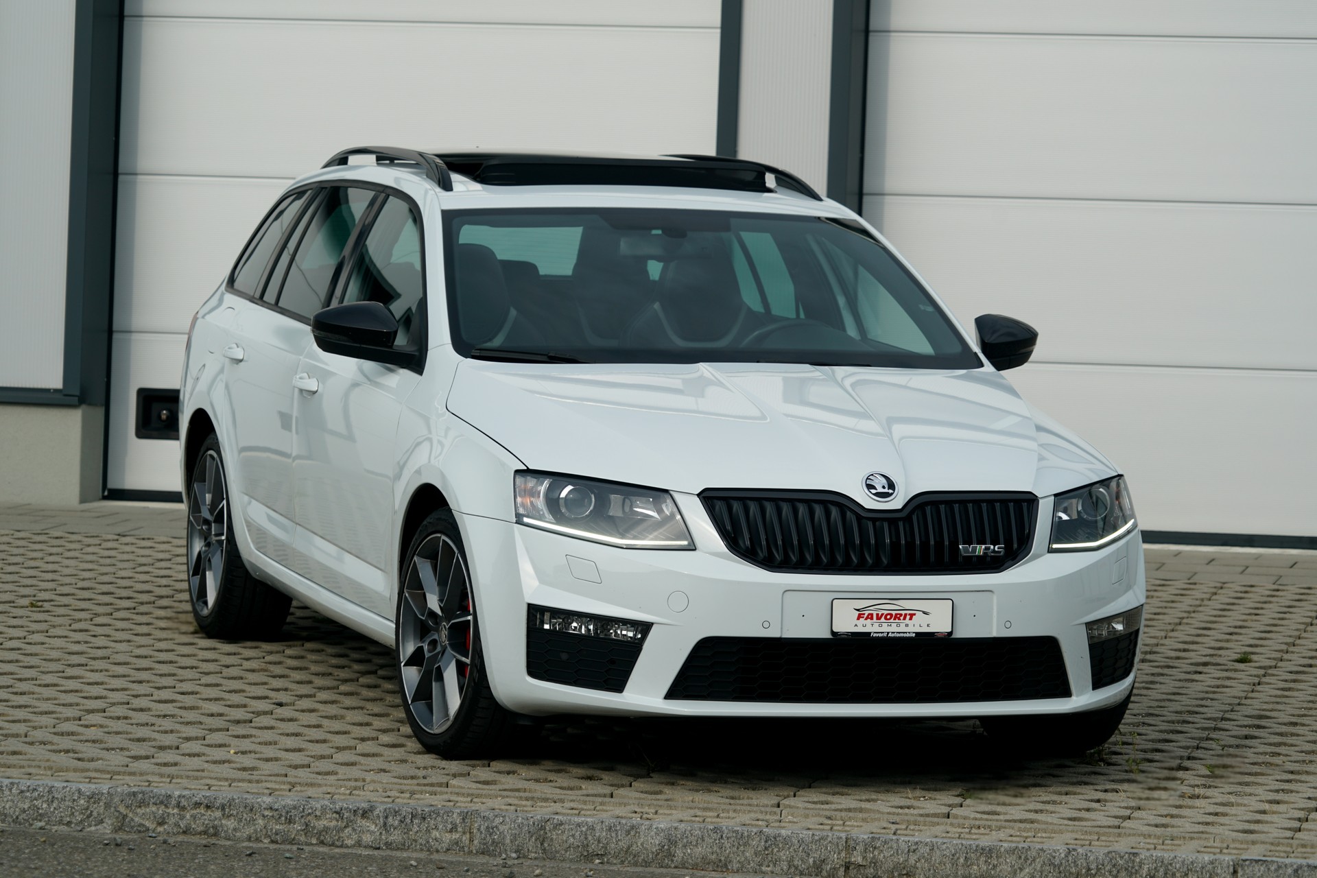 SKODA Octavia Combi 2.0 TSI RS DSG (CH)-image-12