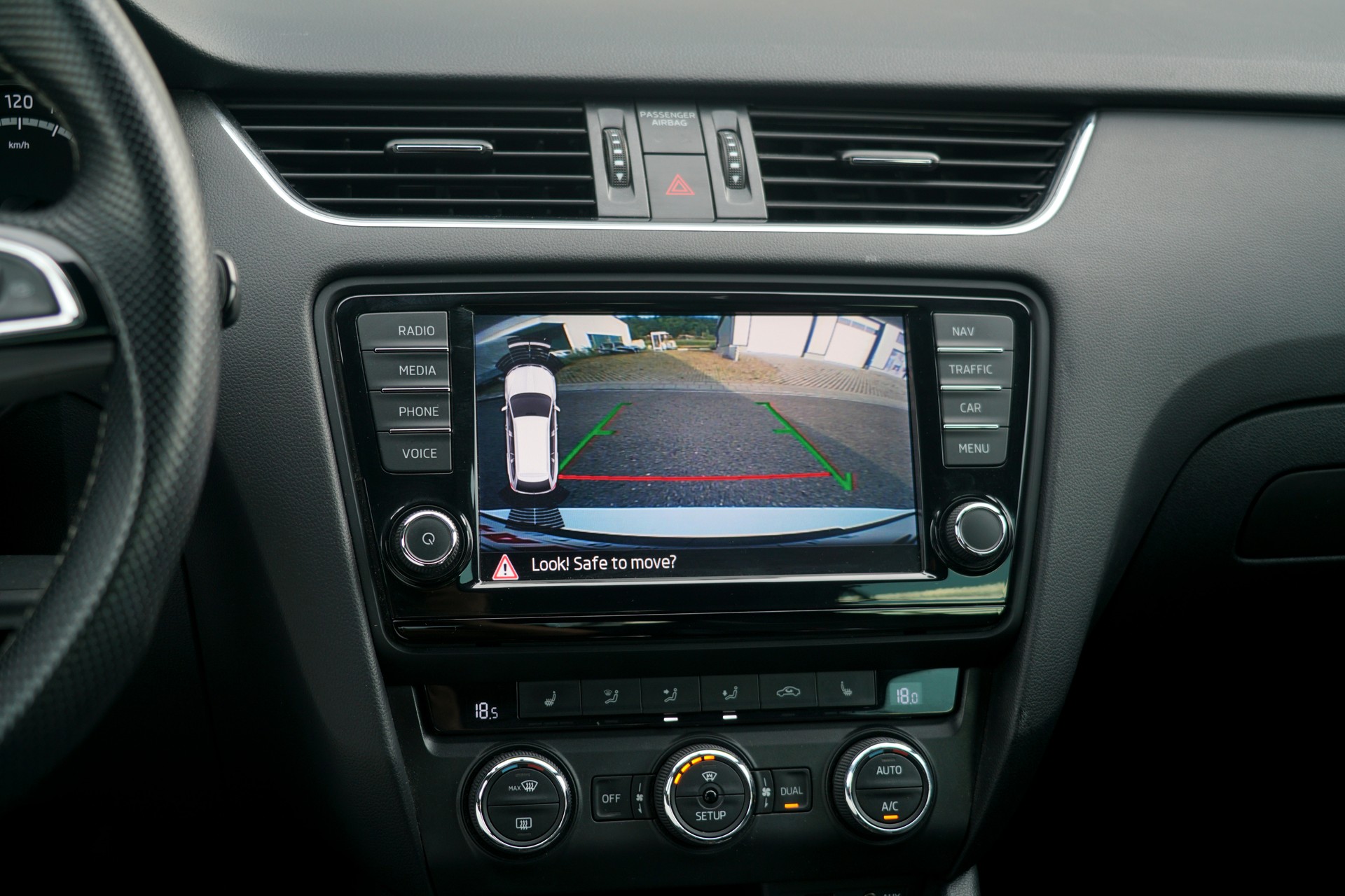 SKODA Octavia Combi 2.0 TSI RS DSG (CH)-image-8